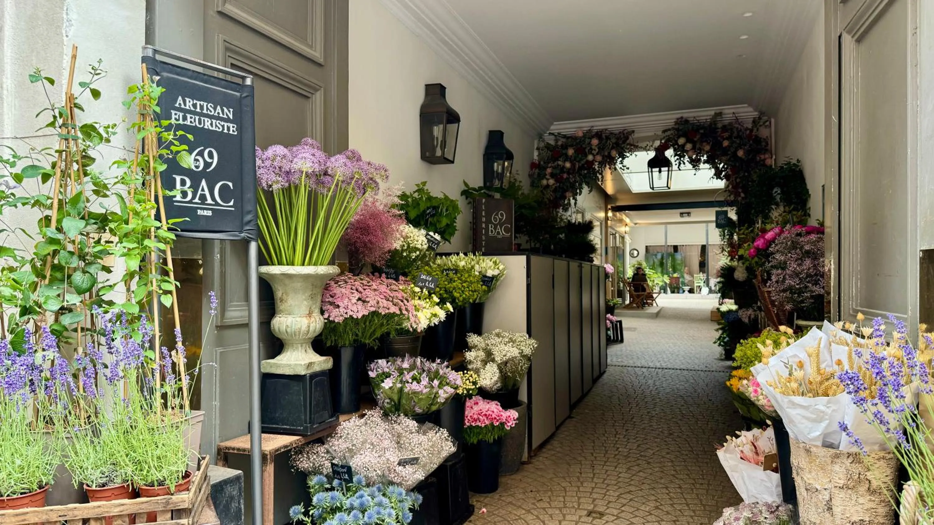 Neighbourhood in Miiro Le Grand Hôtel Cayré