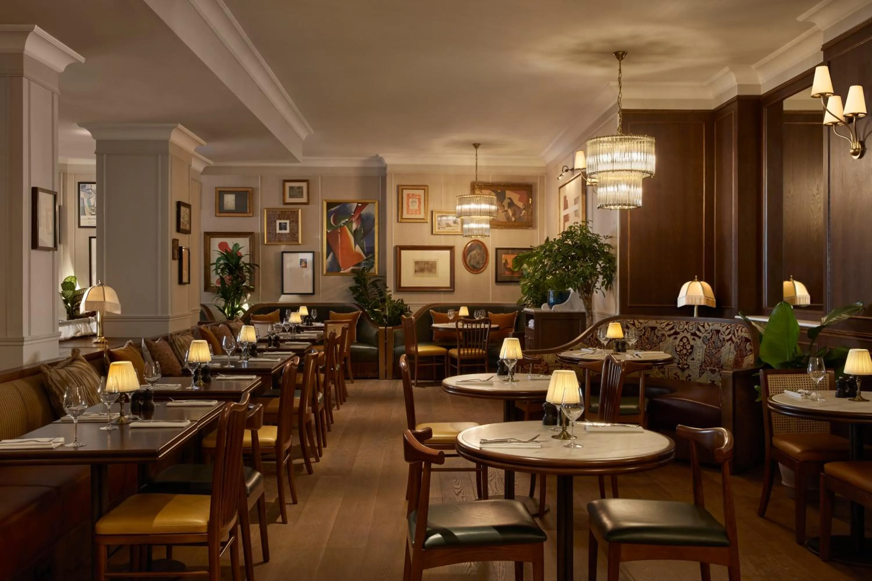 Restaurant/places to eat in Miiro Le Grand Hôtel Cayré