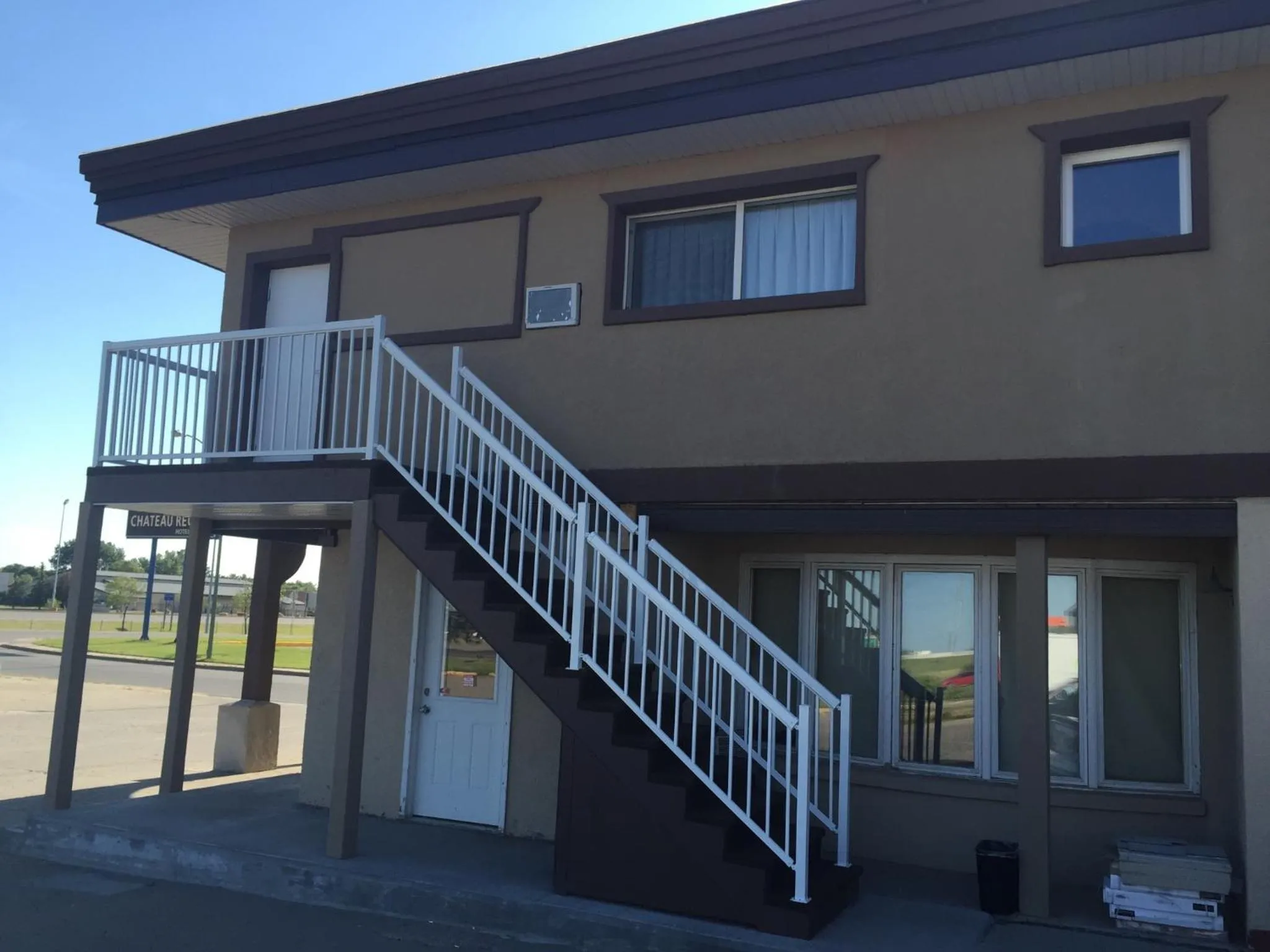 Property building in Sunrise Motel