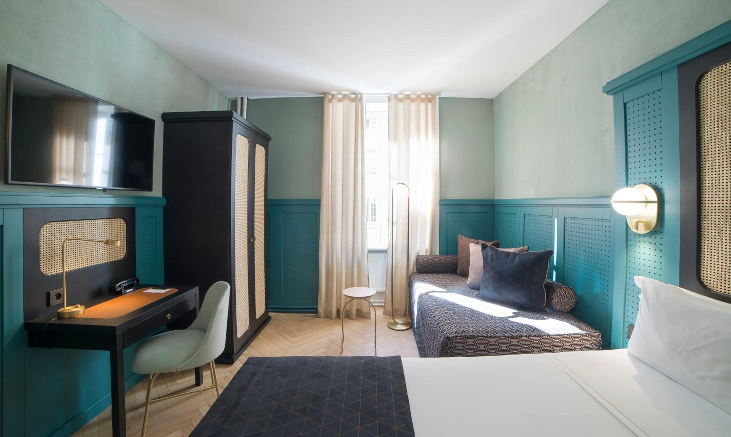 Seating area, Bed in HANNONG Hotel & Wine Bar