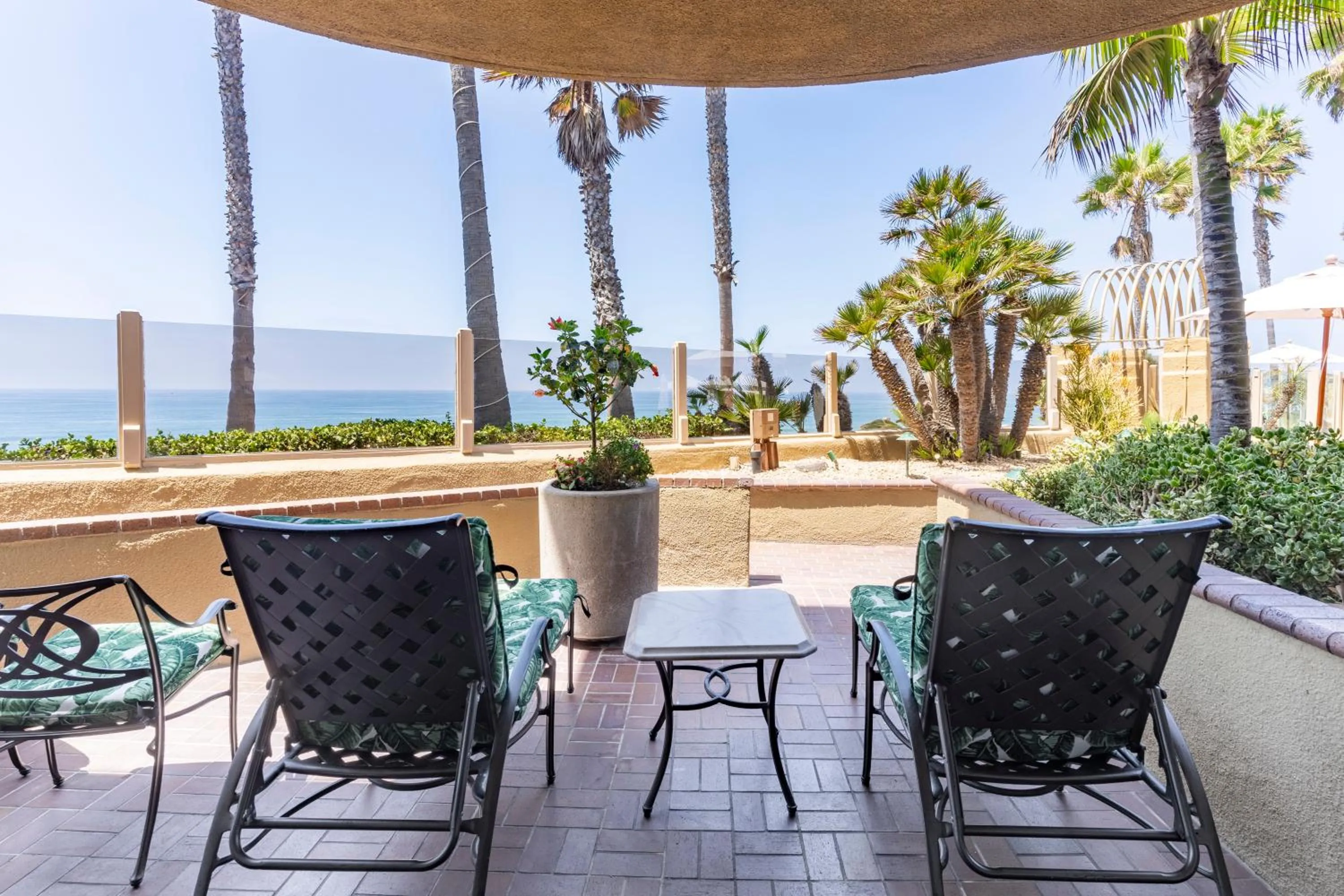 Pacific Terrace Hotel