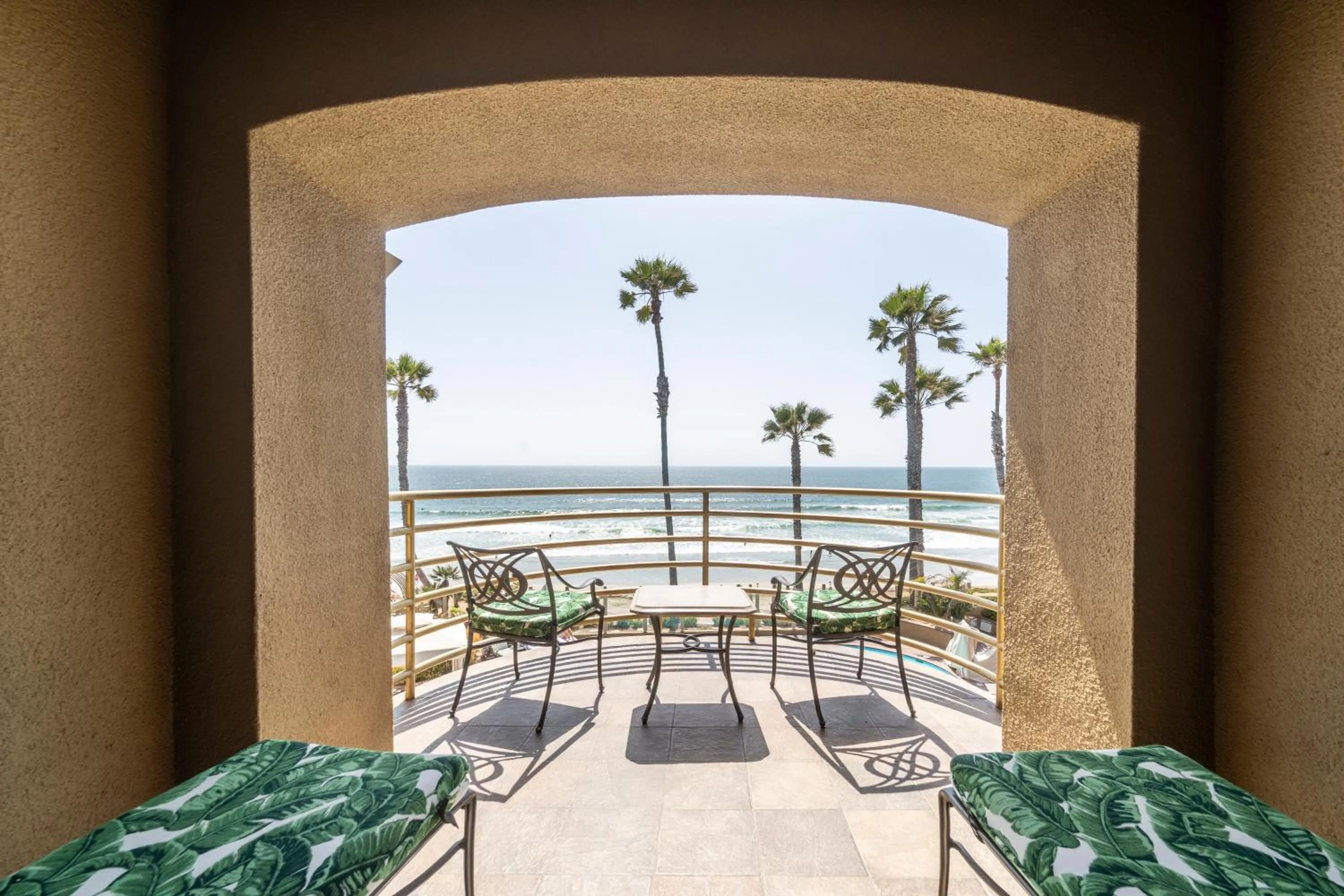 Bed in Pacific Terrace Hotel