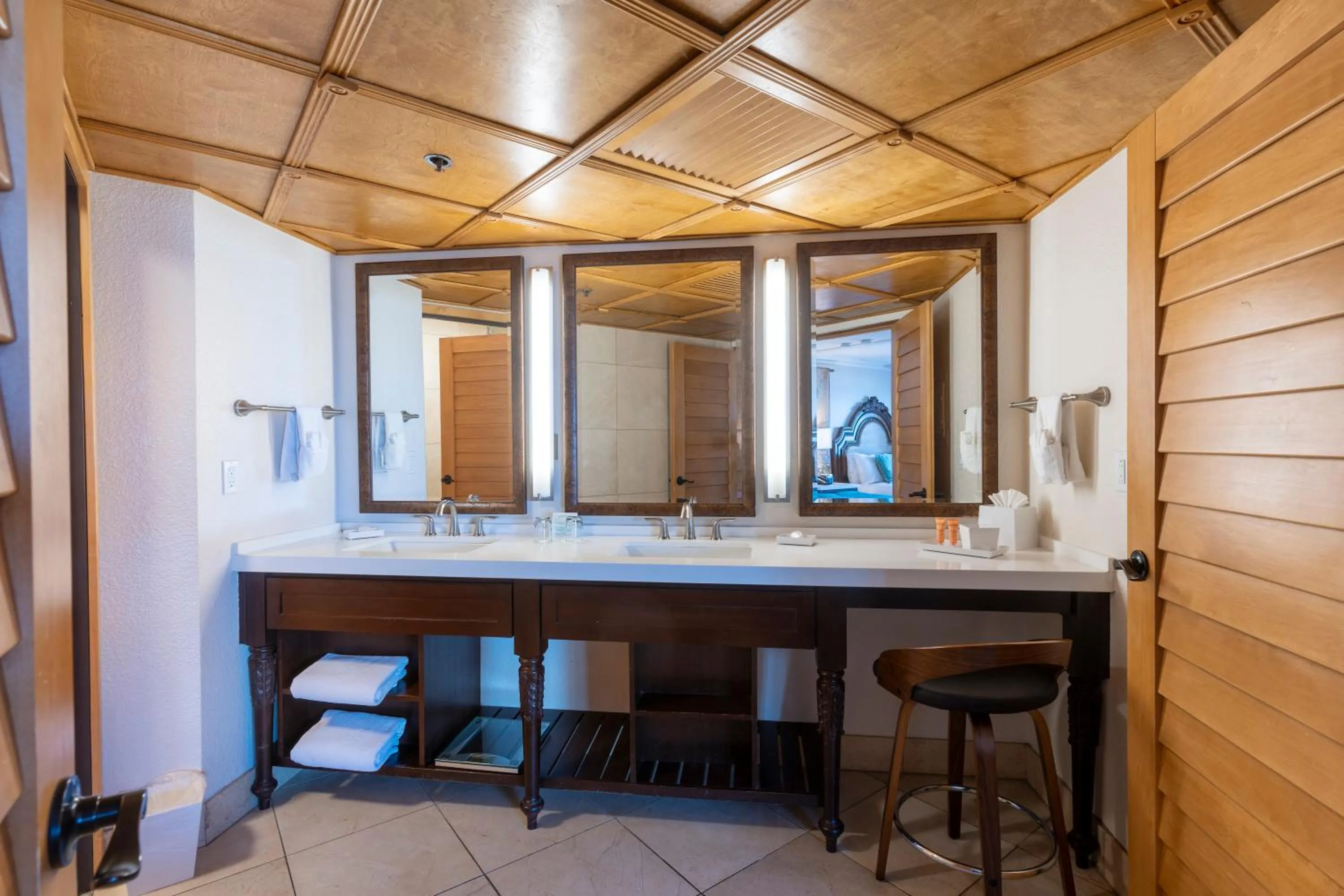 Pacific Terrace Hotel