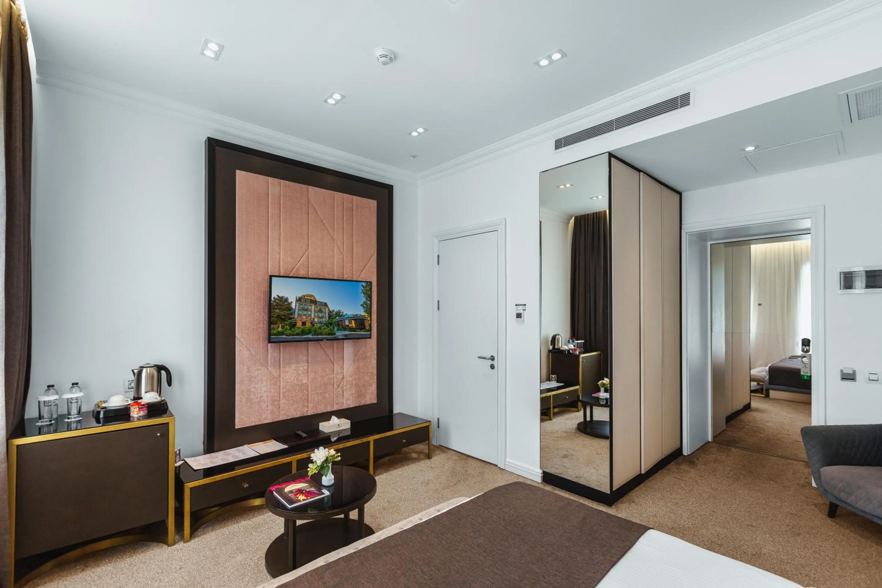 Living room, Bed in Ivy Garden Hotel Baku
