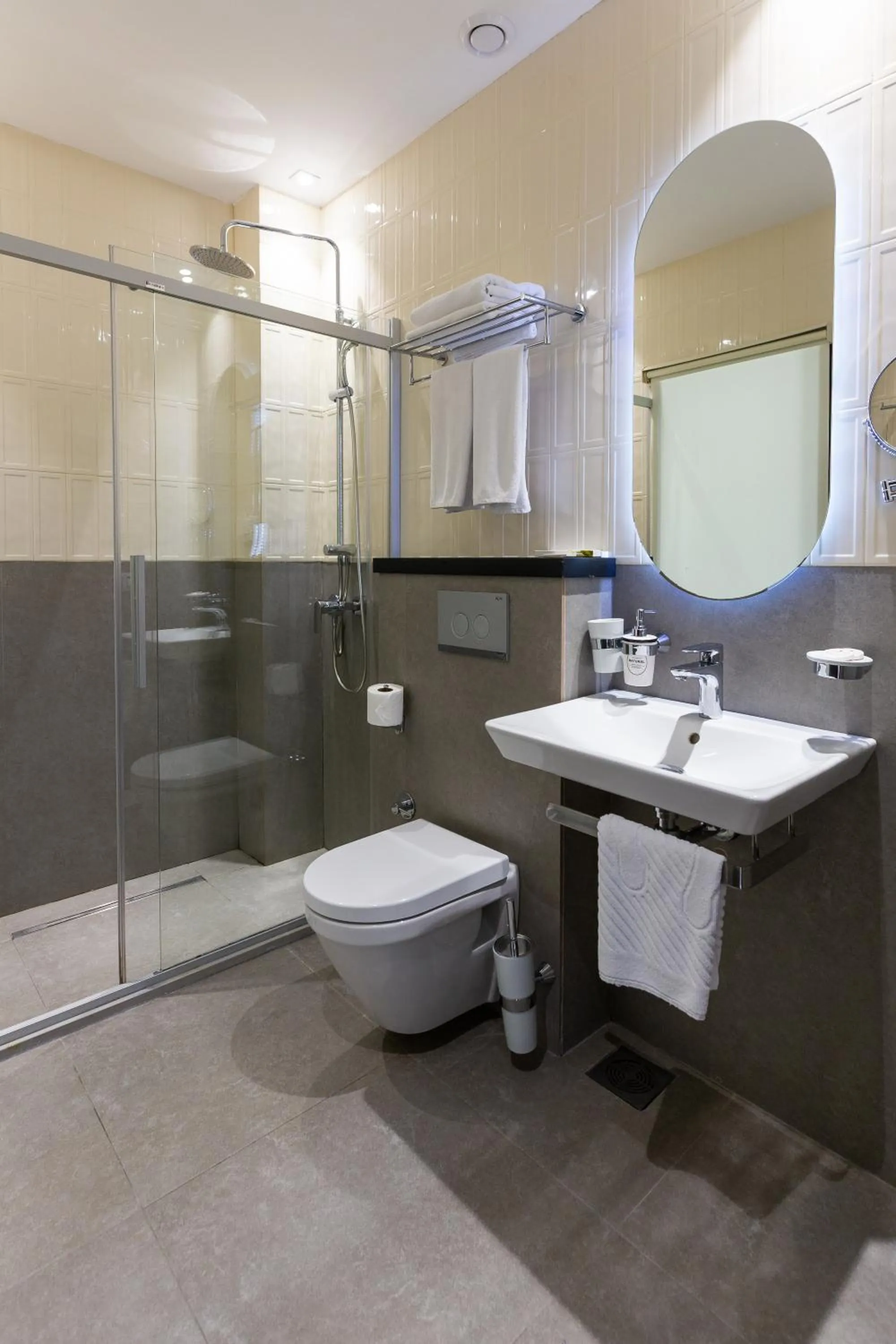 Shower in Ivy Garden Hotel Baku