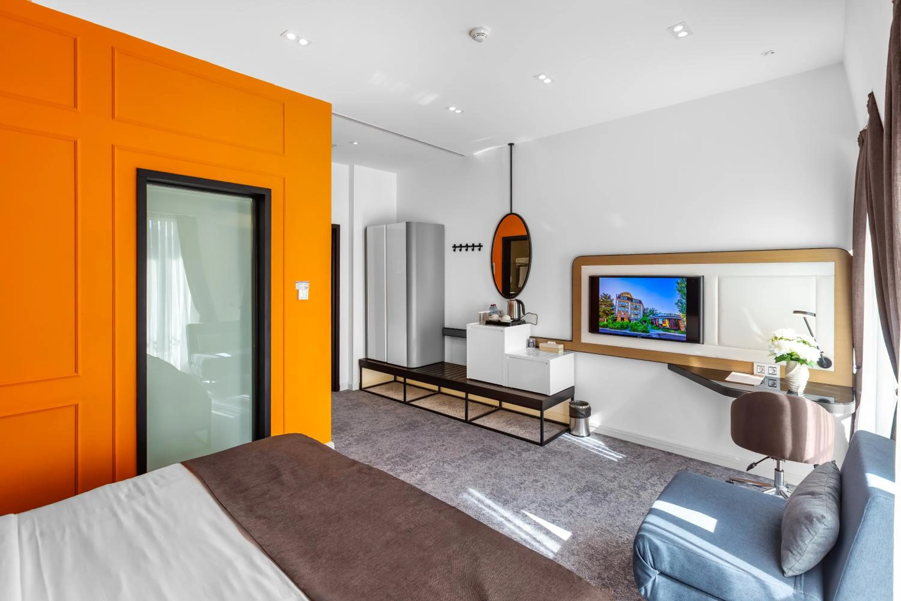 Communal lounge/ TV room, Bed in Ivy Garden Hotel Baku