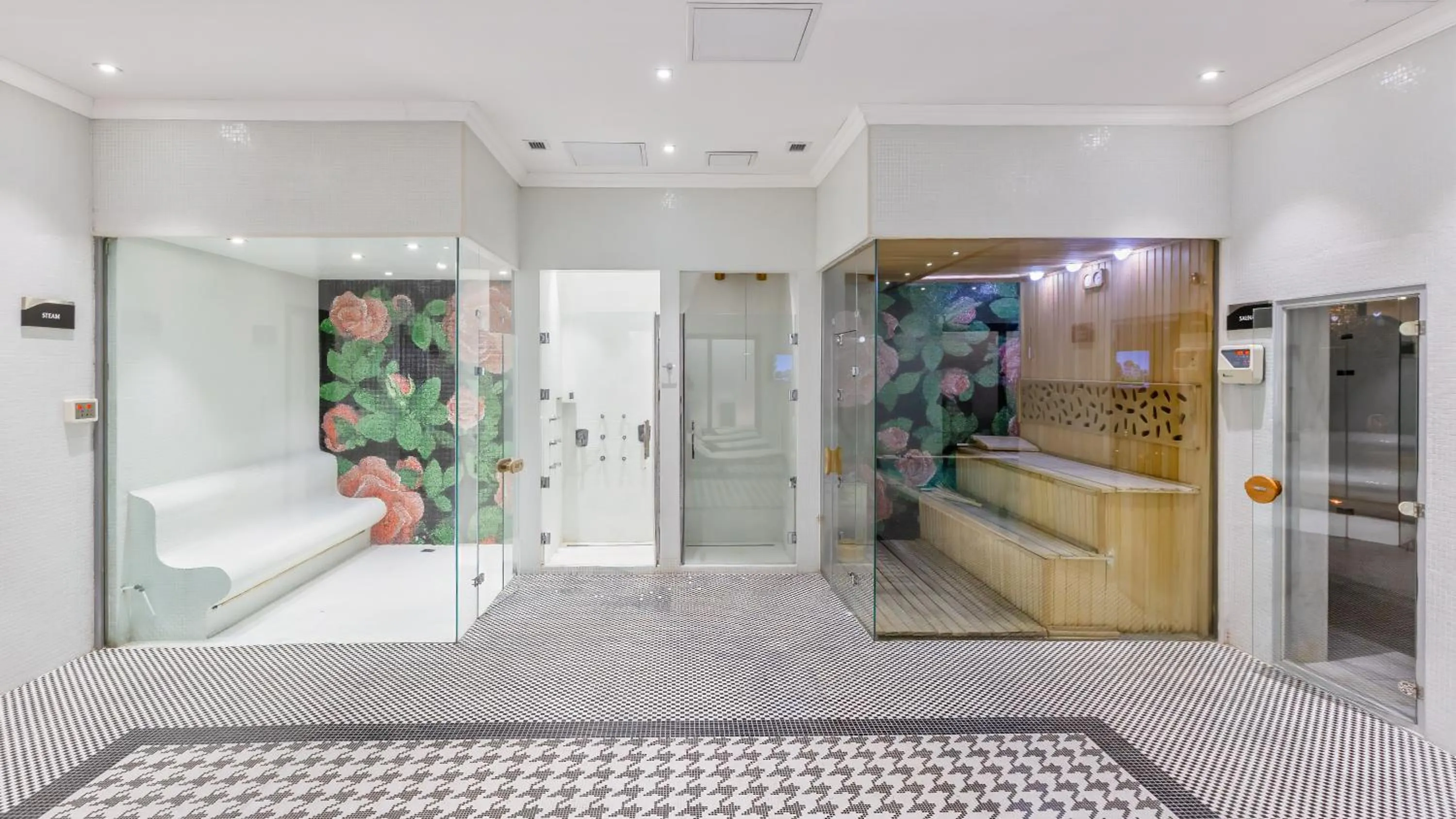 Shower in Ivy Garden Hotel Baku