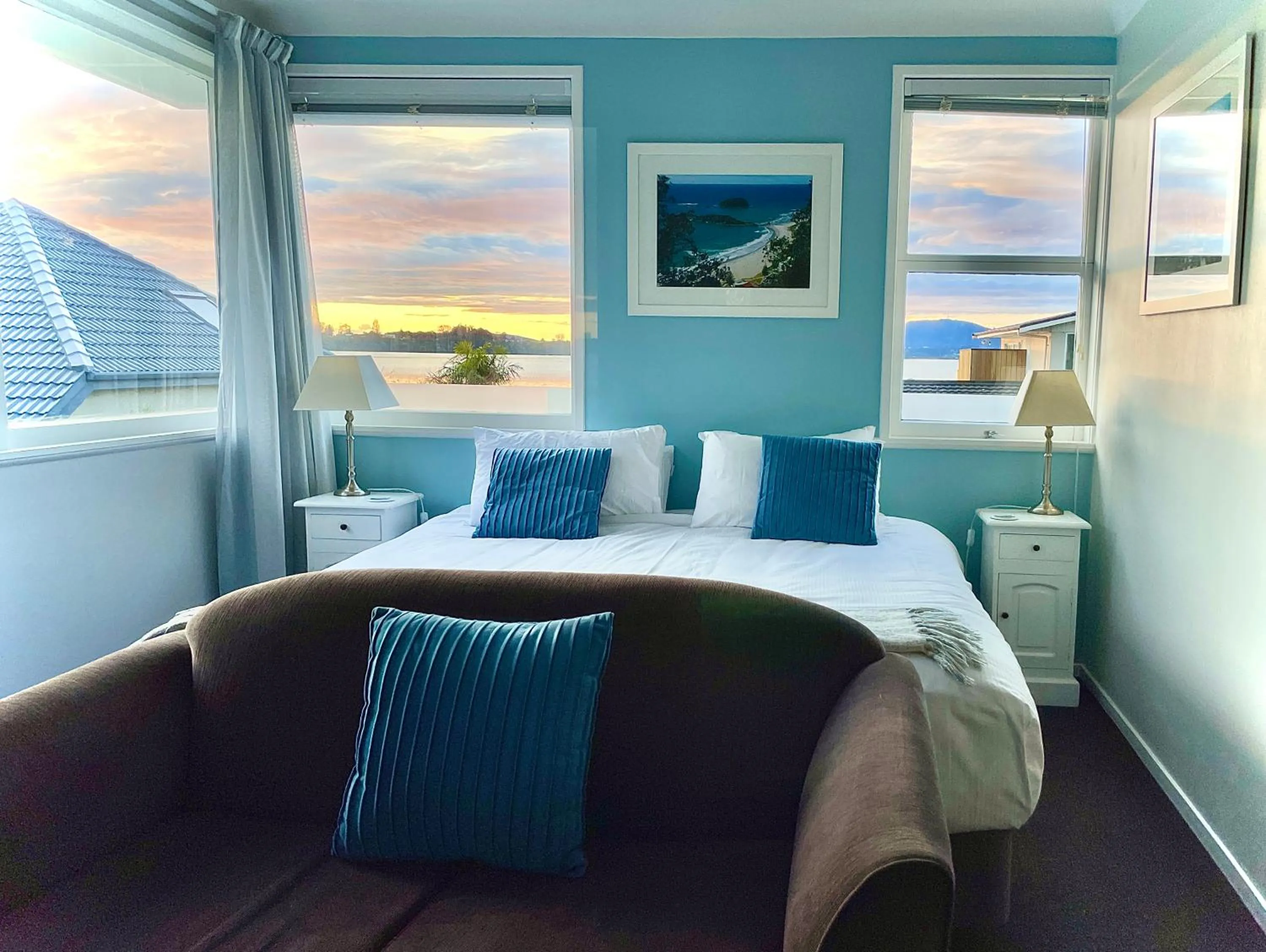 Sea view, Bed in Harbour View Motel and Waterfront Apartments