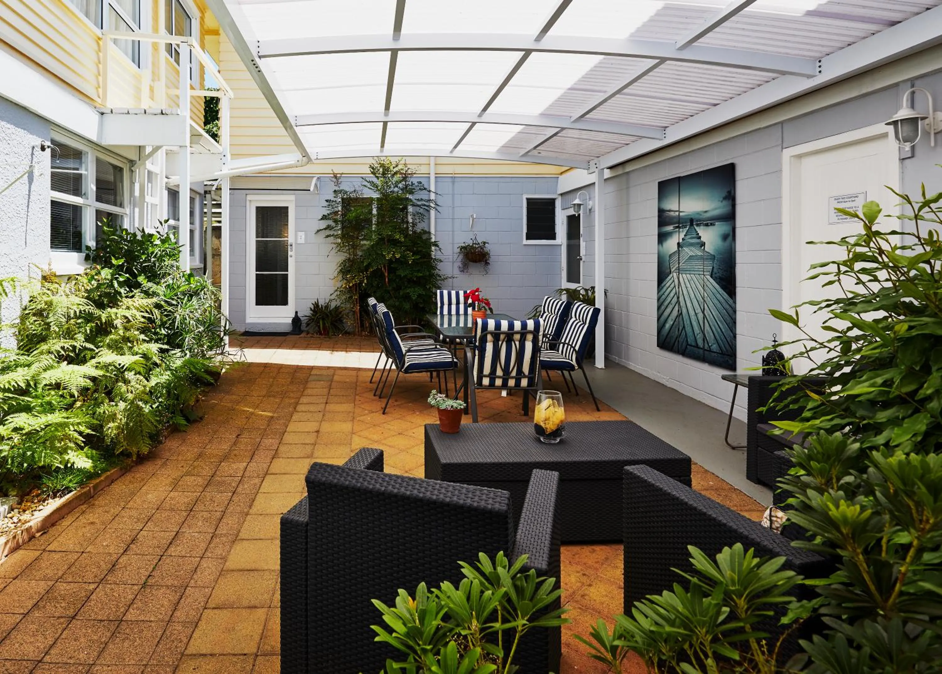 BBQ facilities in Harbour View Motel and Waterfront Apartments