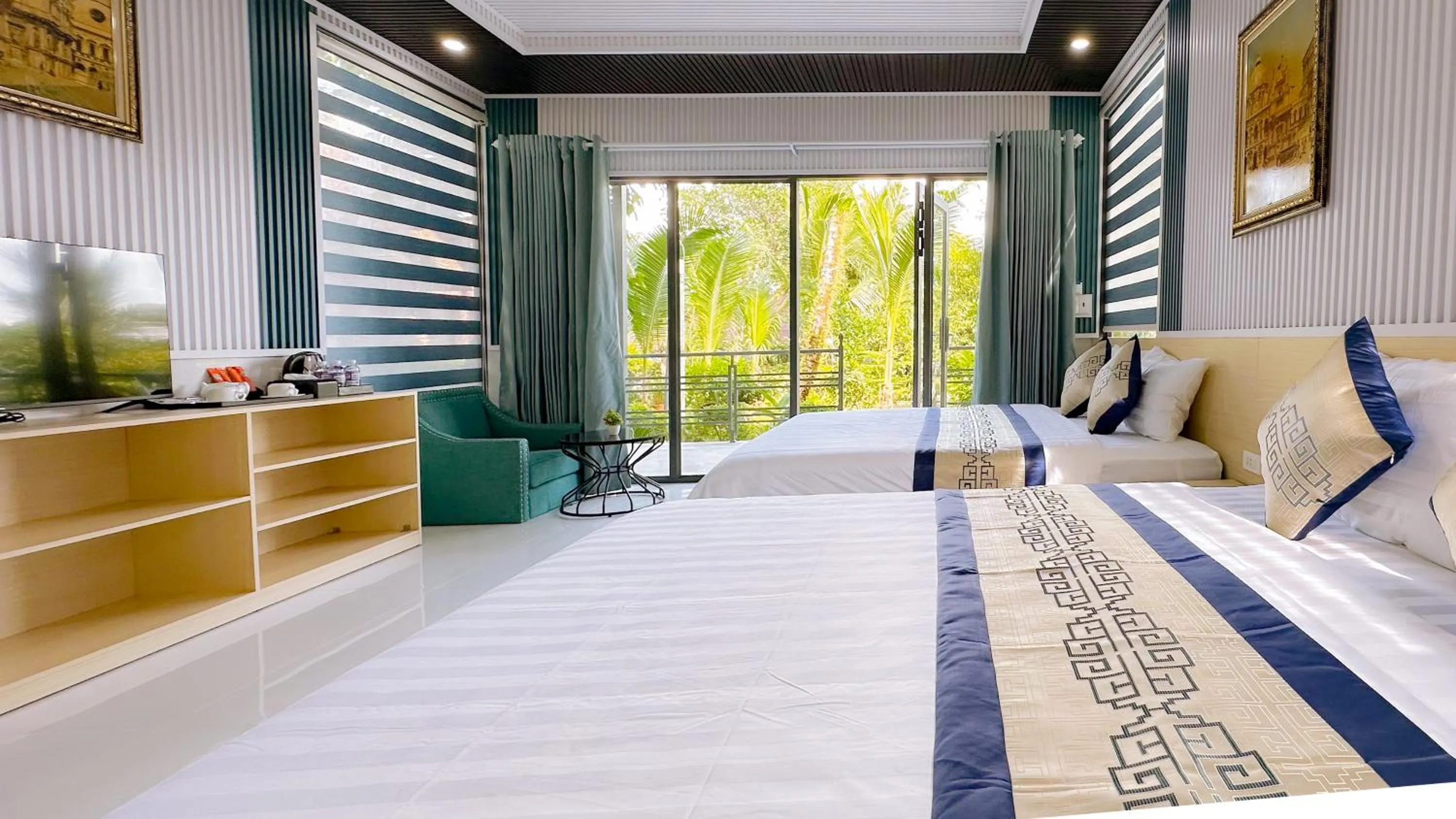 View (from property/room), Bed in Mai Phuong Resort Phu Quoc