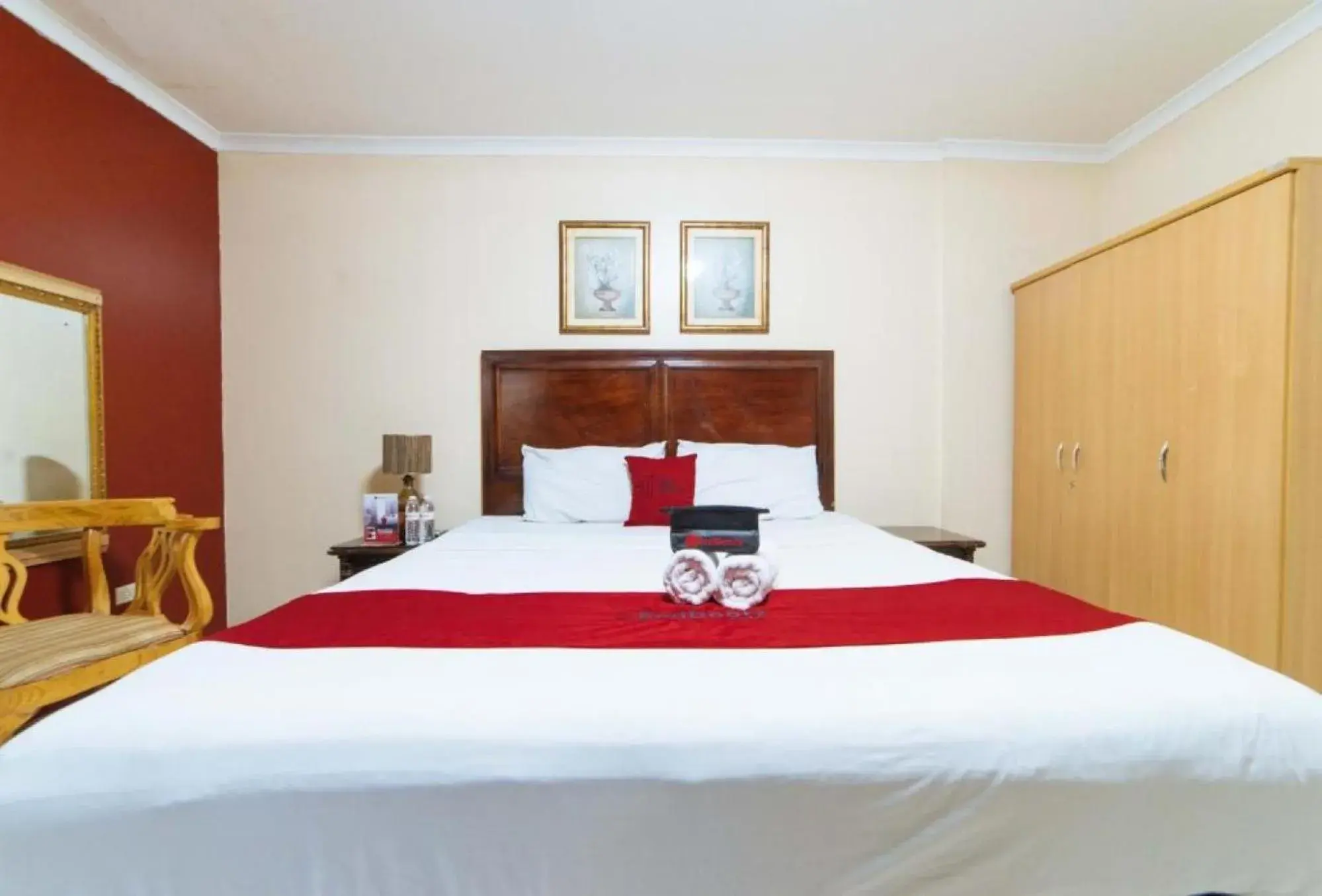 Deluxe Room in RedDoorz @ Clarkview 21st Street Angeles City Deluxe Room in RedDoorz @ Clarkview 21st Street Angeles City