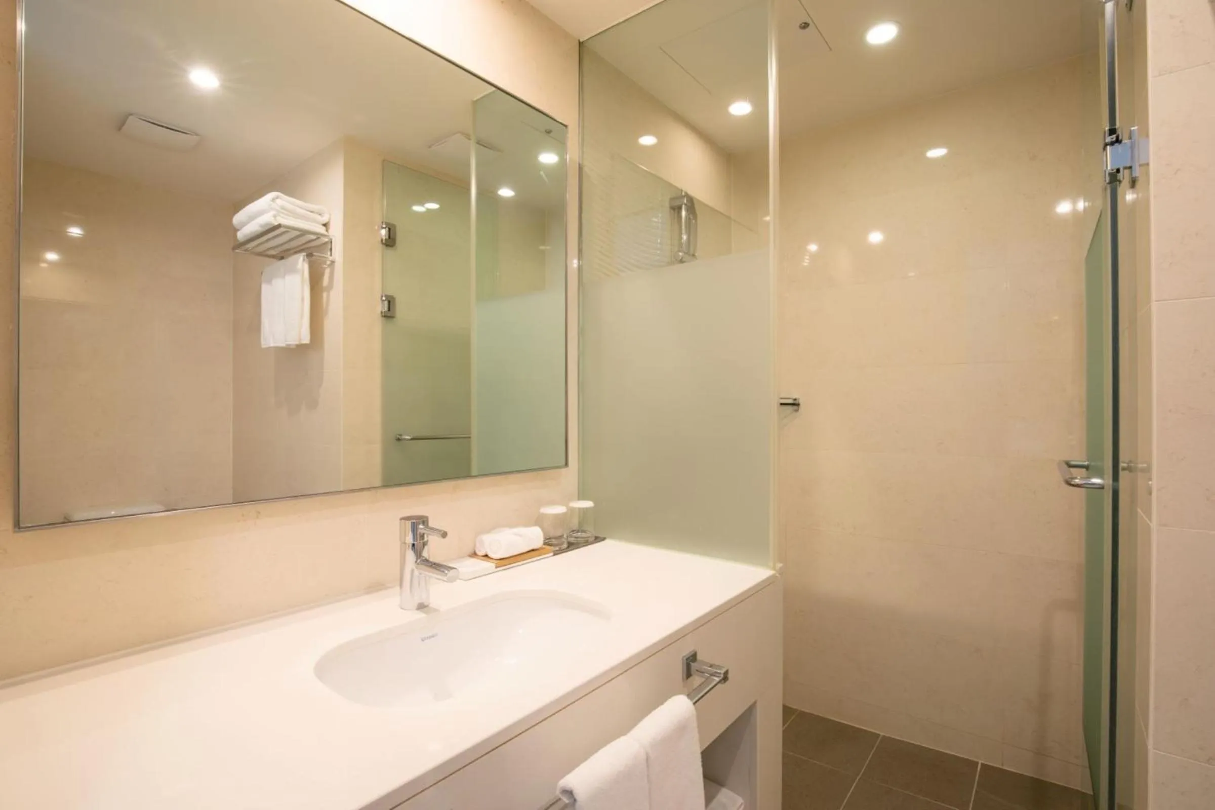Bathroom in Sono Calm Goyang