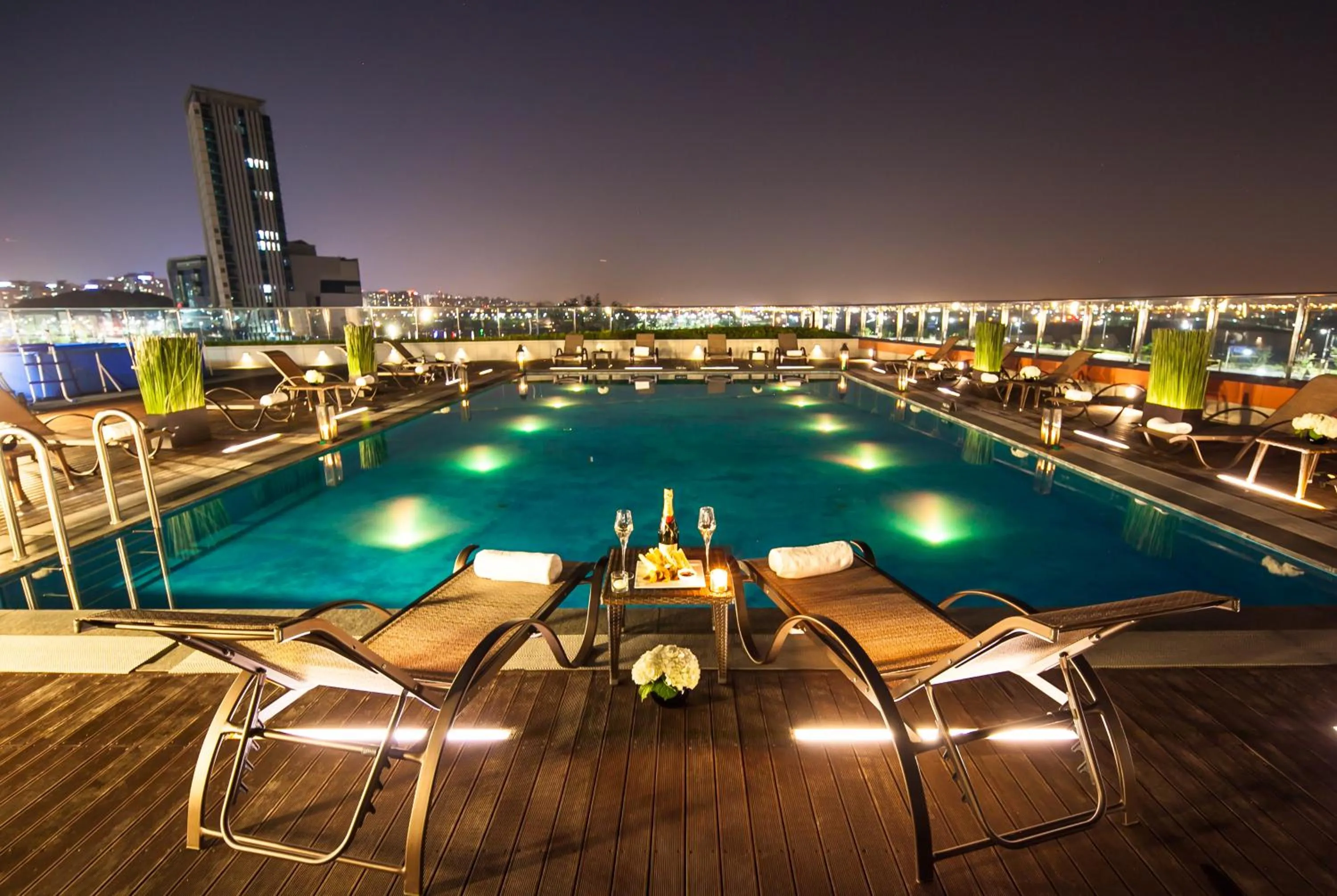 Swimming pool in Sono Calm Goyang