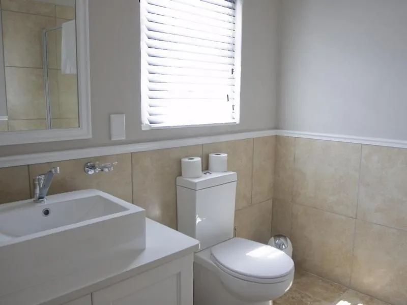 Bathroom in Kenjockity Self Catering Apartments