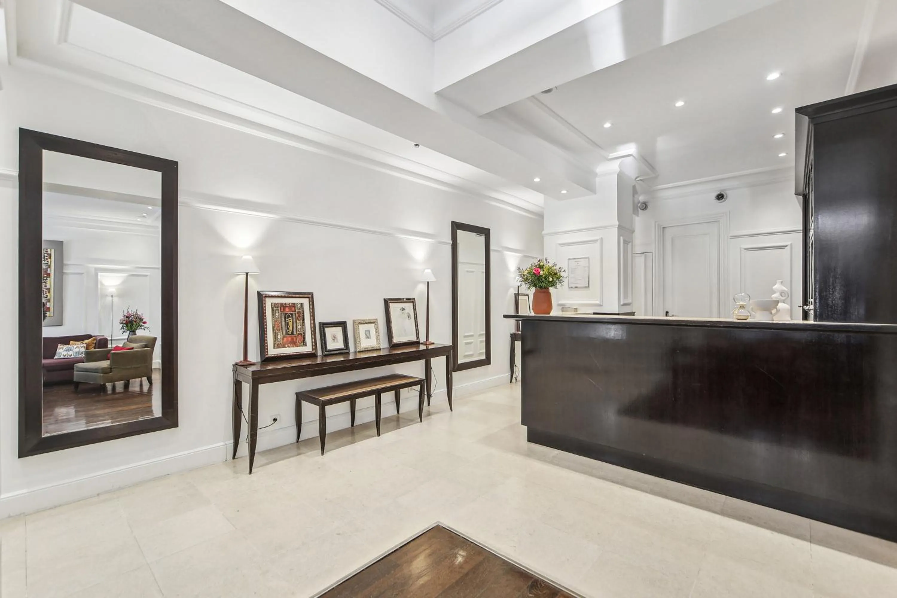 Lobby or reception in Victoires Opera