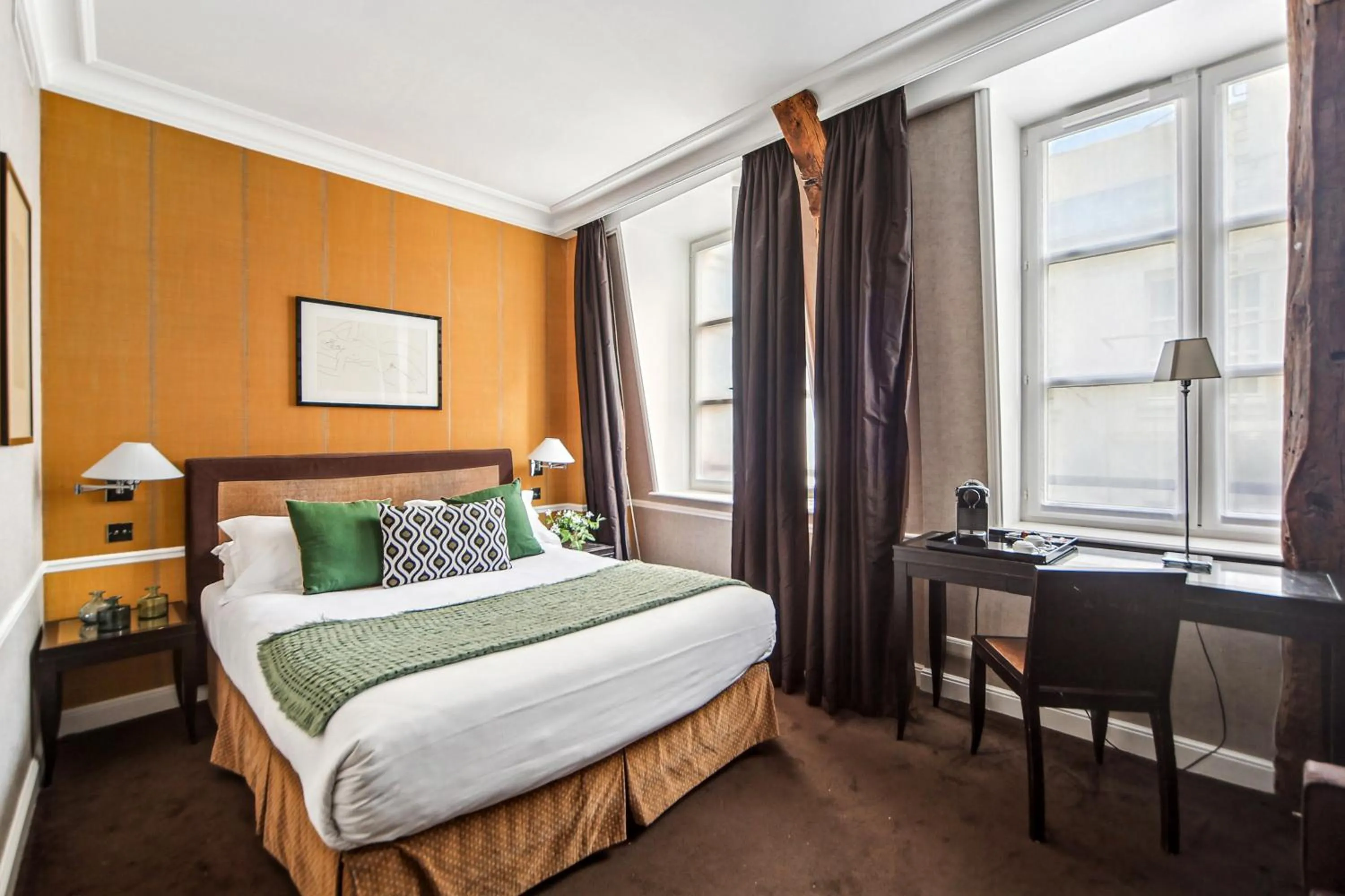 Bedroom, Bed in Victoires Opera