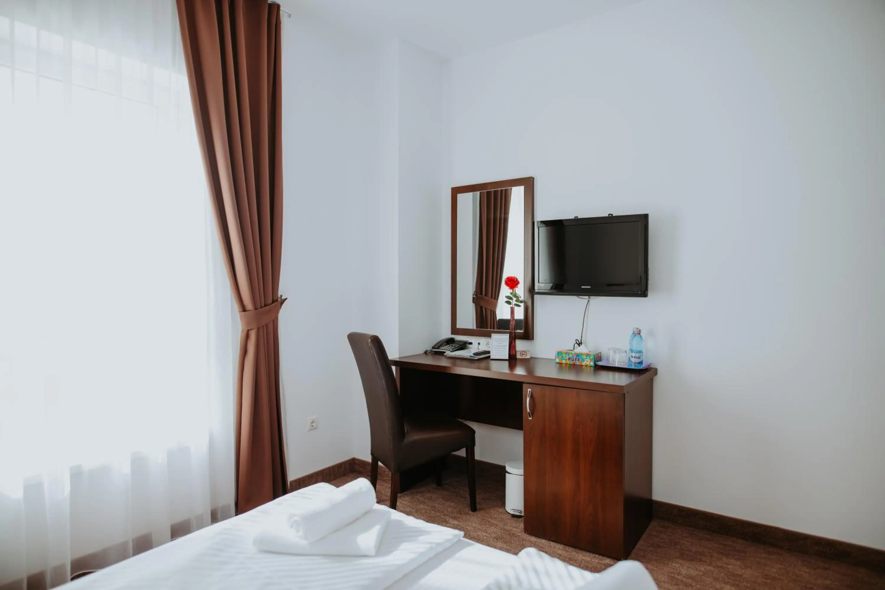 Photo of the whole room, Bed in Hotel Select