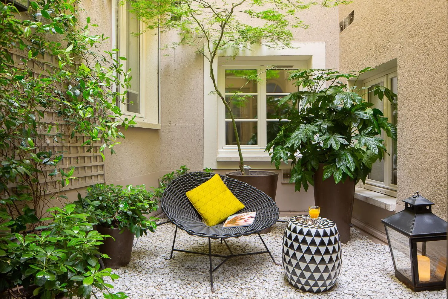 Patio in Hotel Louison