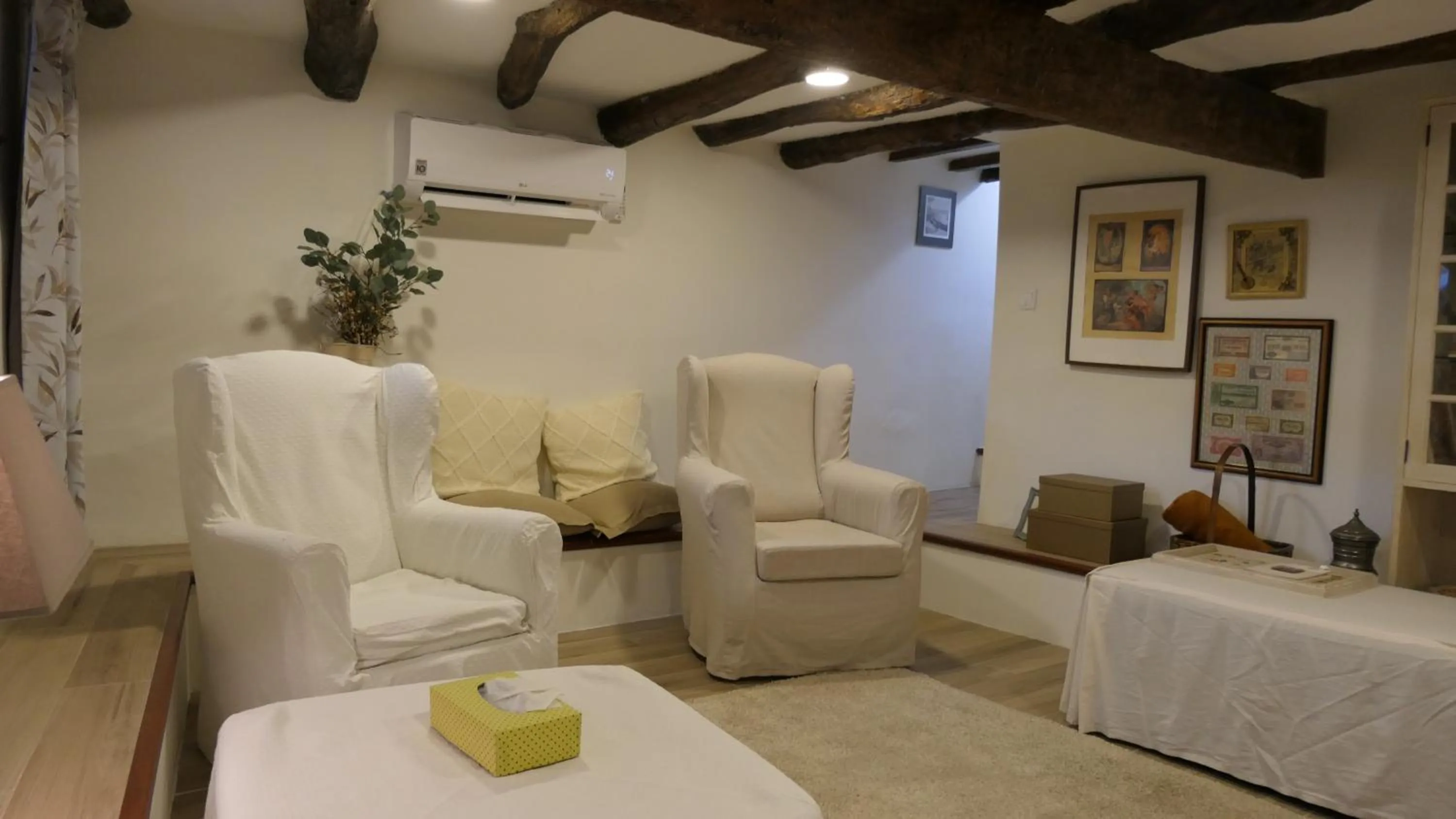 Communal lounge/ TV room in Domus Duorum