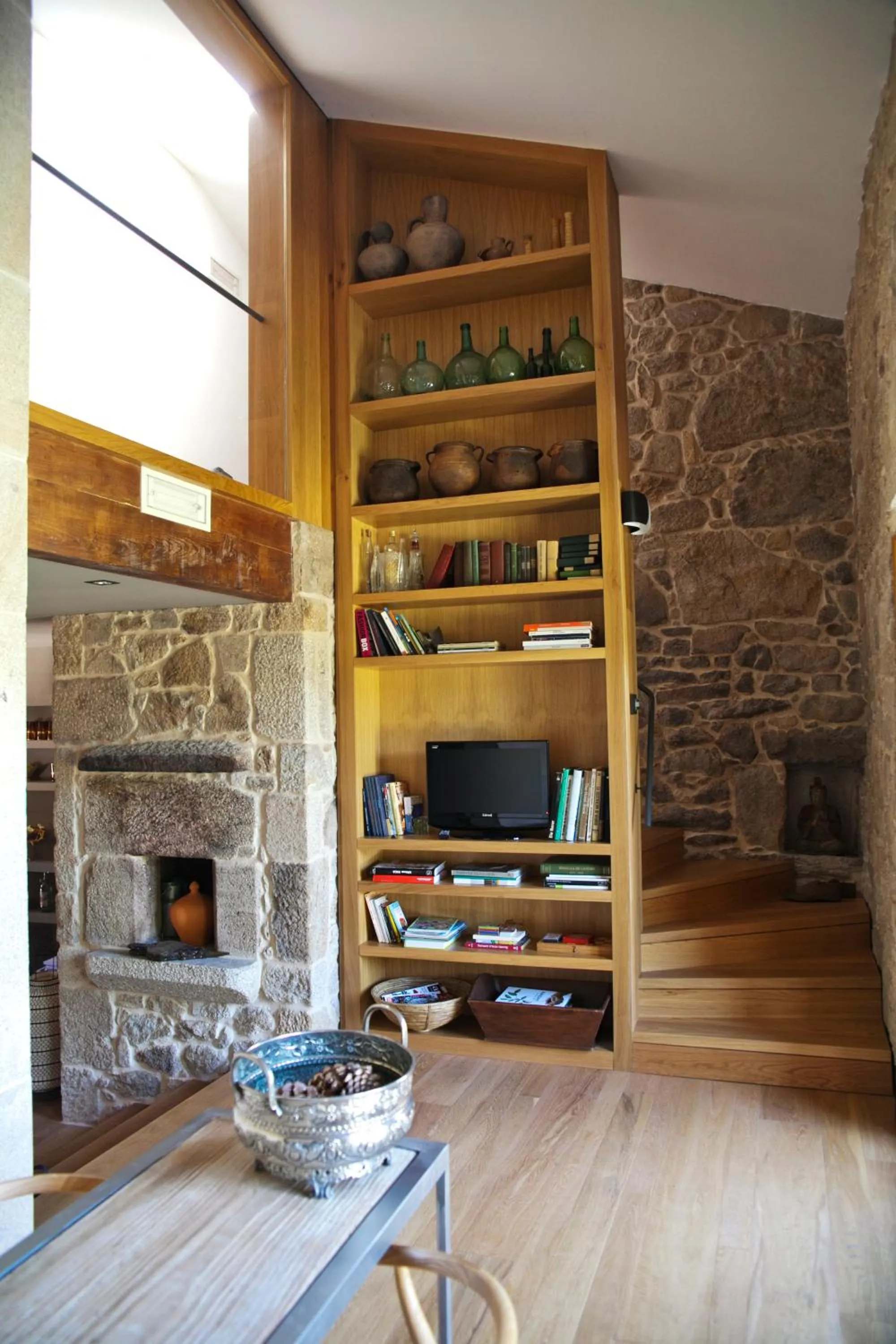 Communal lounge/ TV room in Os Lambráns