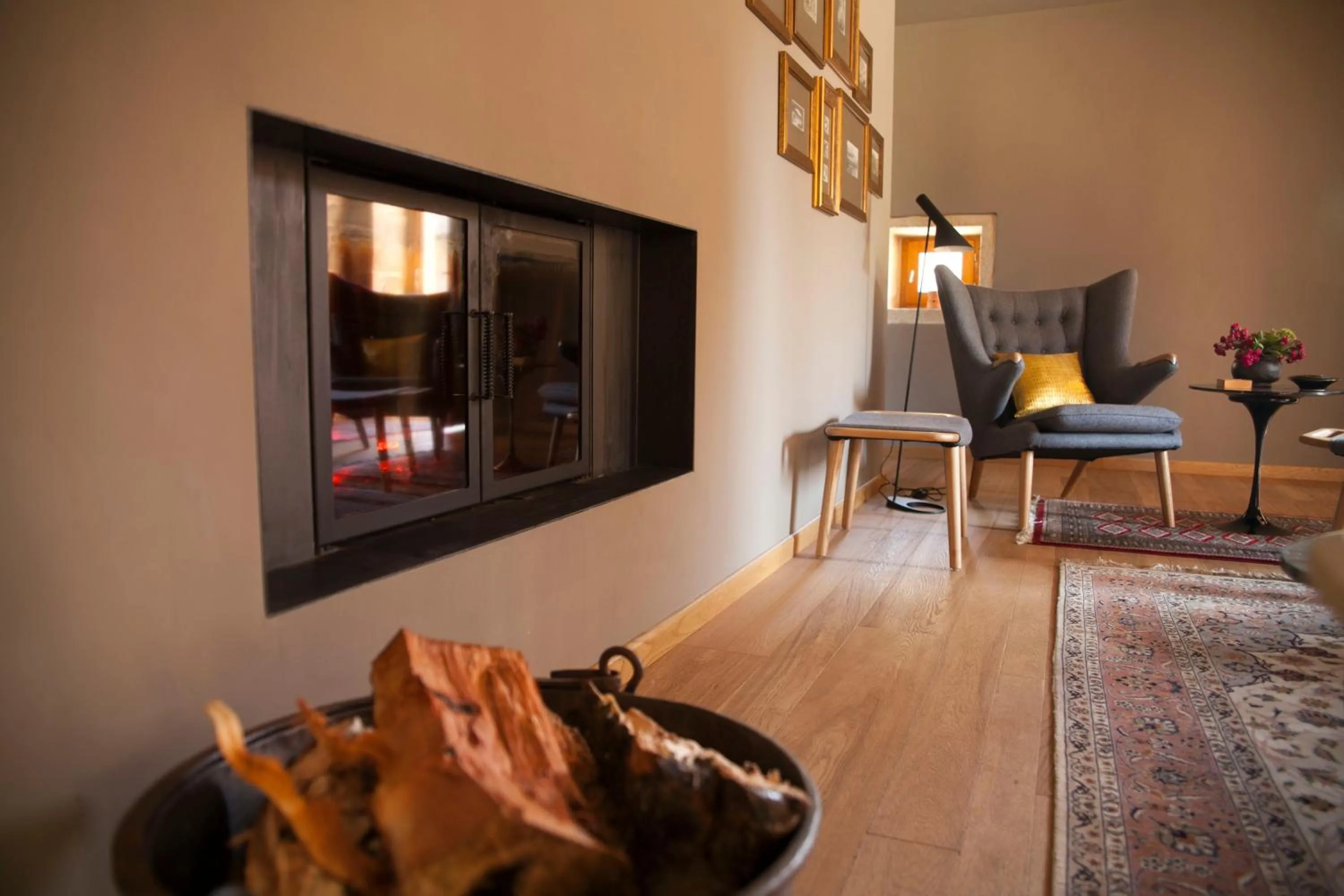 Communal lounge/ TV room in Os Lambráns