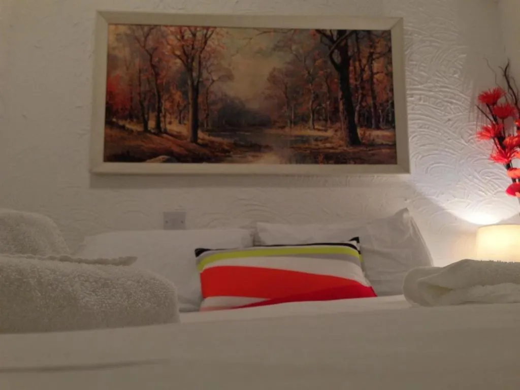 Bedroom, Bed in Wilsons Hotel - Blackpool Tower View