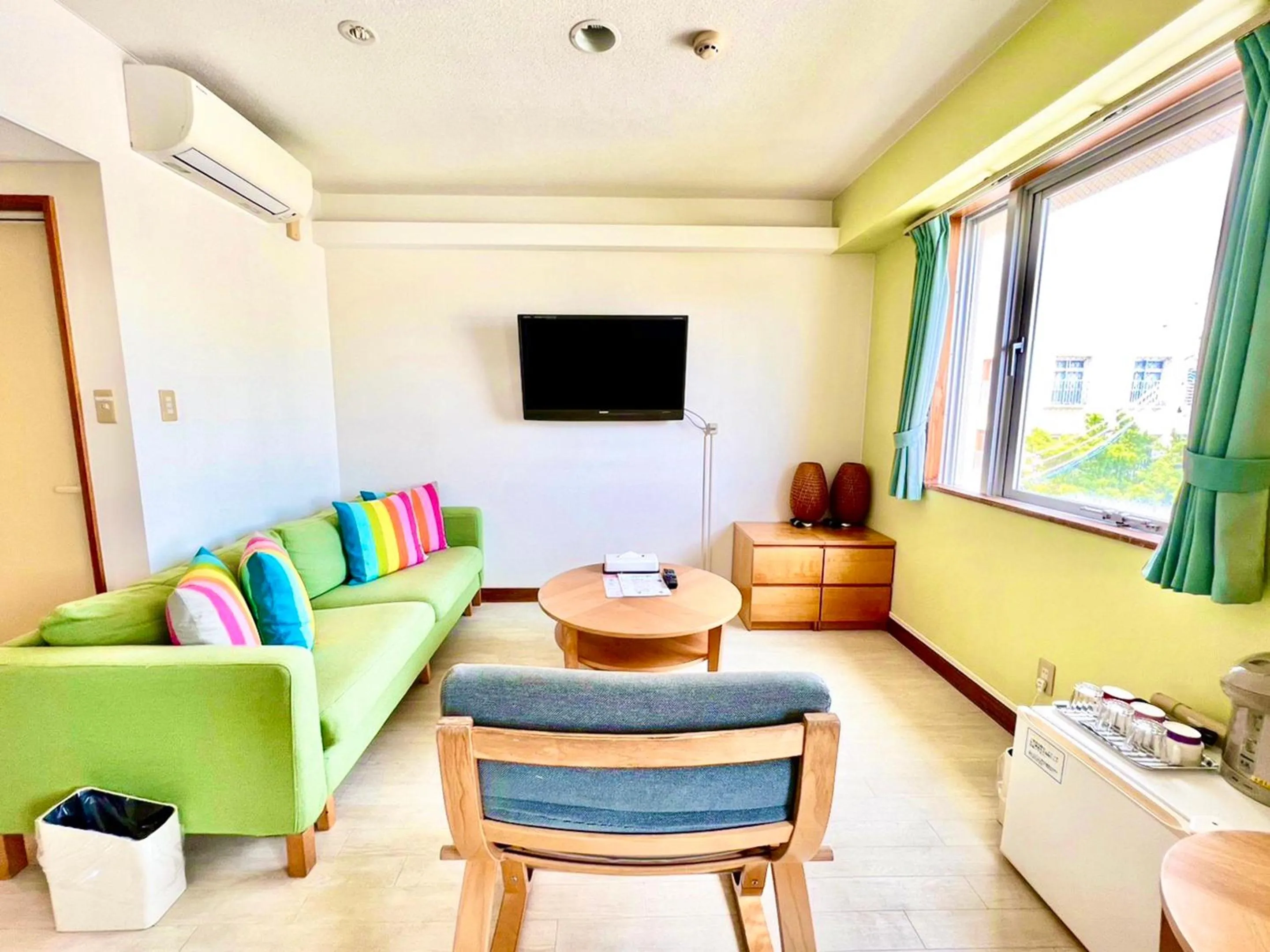 Communal lounge/ TV room in Hotel Happy Holiday Ishigaki
