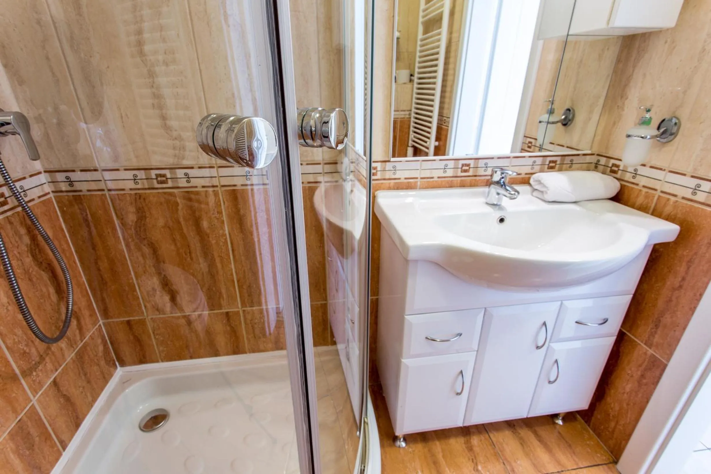 Shower in Luxury Apartment Hotel Siófok