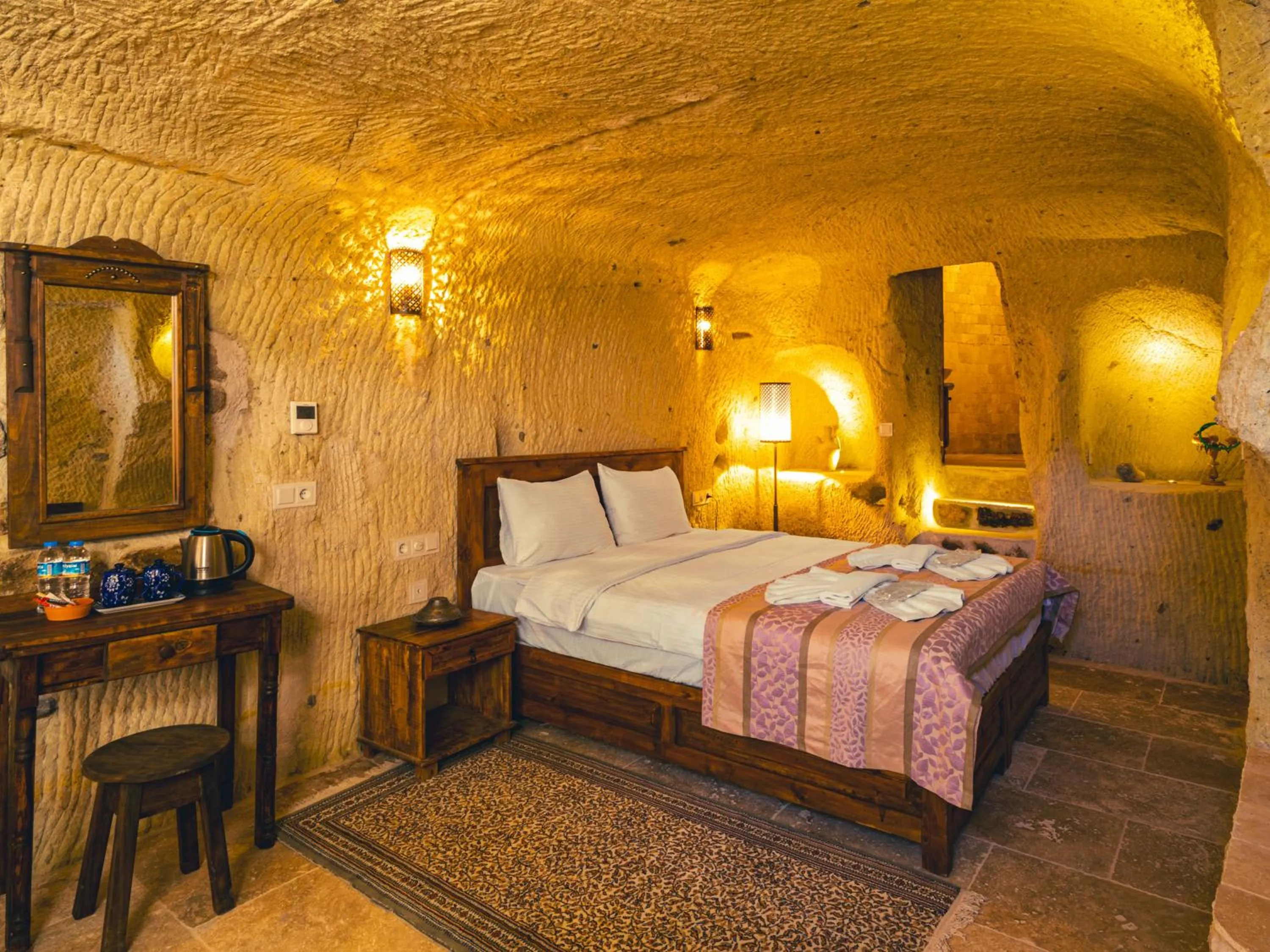 Photo of the whole room, Bed in Atilla's Cave Hotel