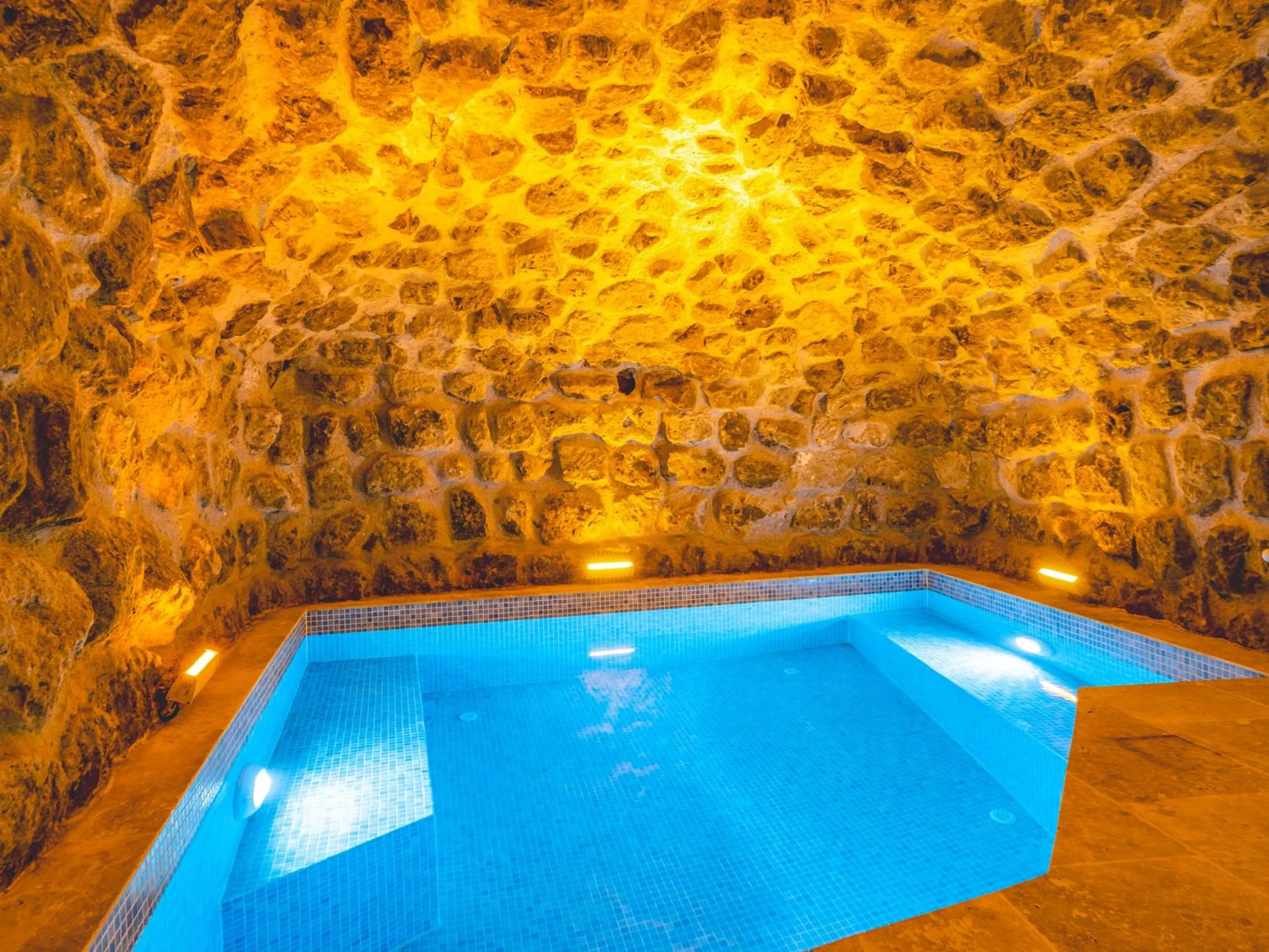 Swimming pool in Atilla's Cave Hotel