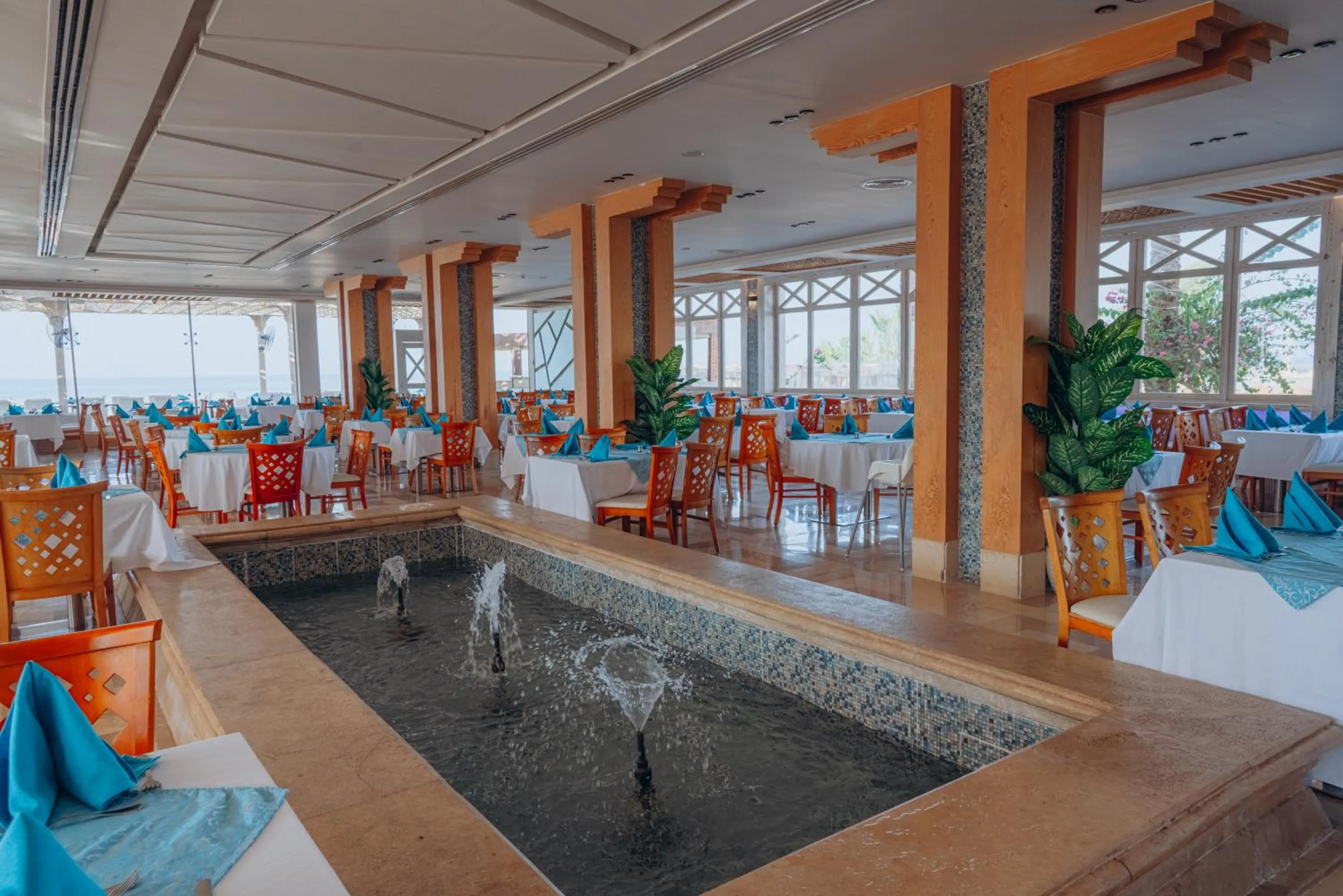 Restaurant/places to eat in Gravity Hotel & Aqua Park Sahl Hasheesh Families and Couples Only