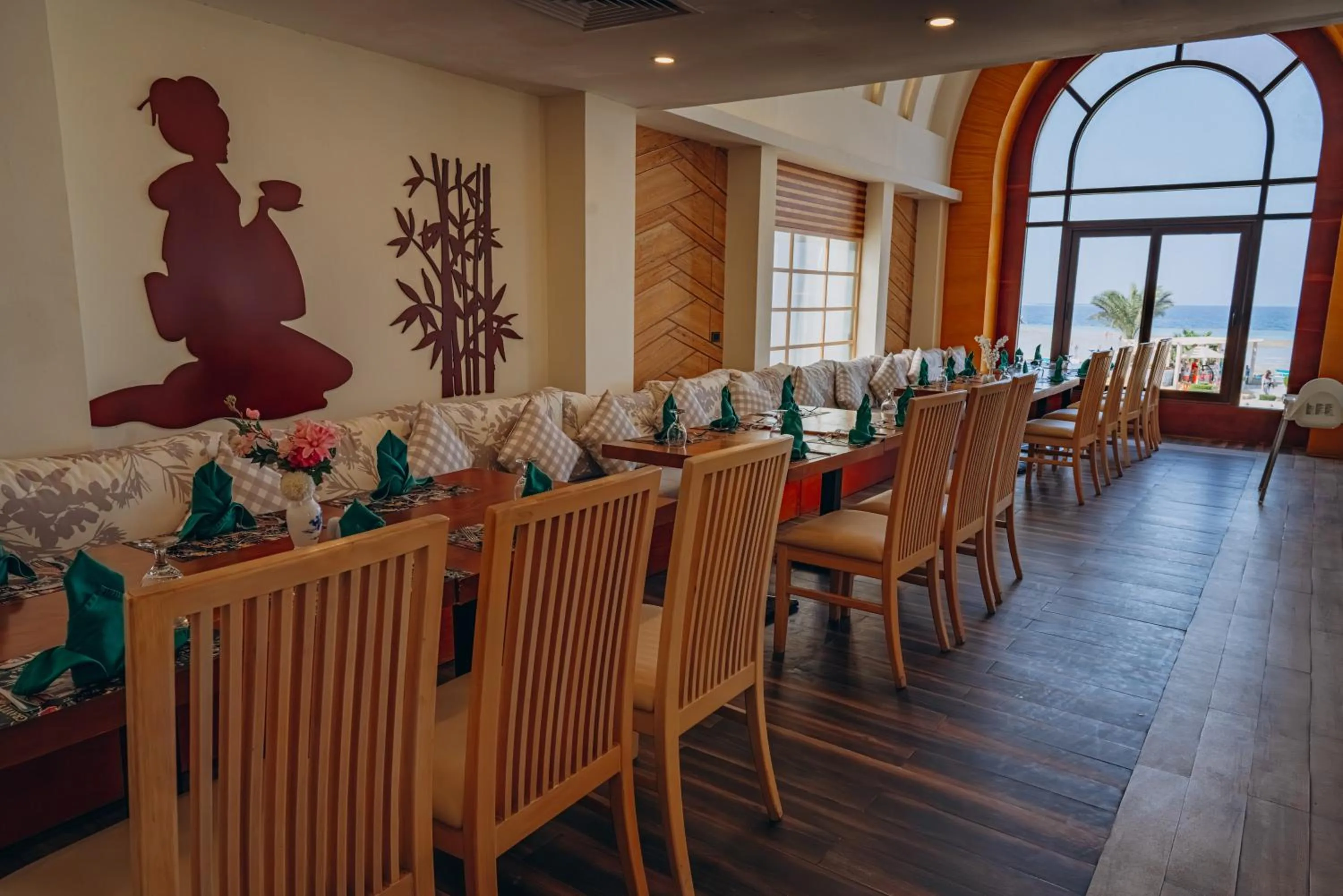 Restaurant/places to eat in Gravity Hotel & Aqua Park Sahl Hasheesh Families and Couples Only