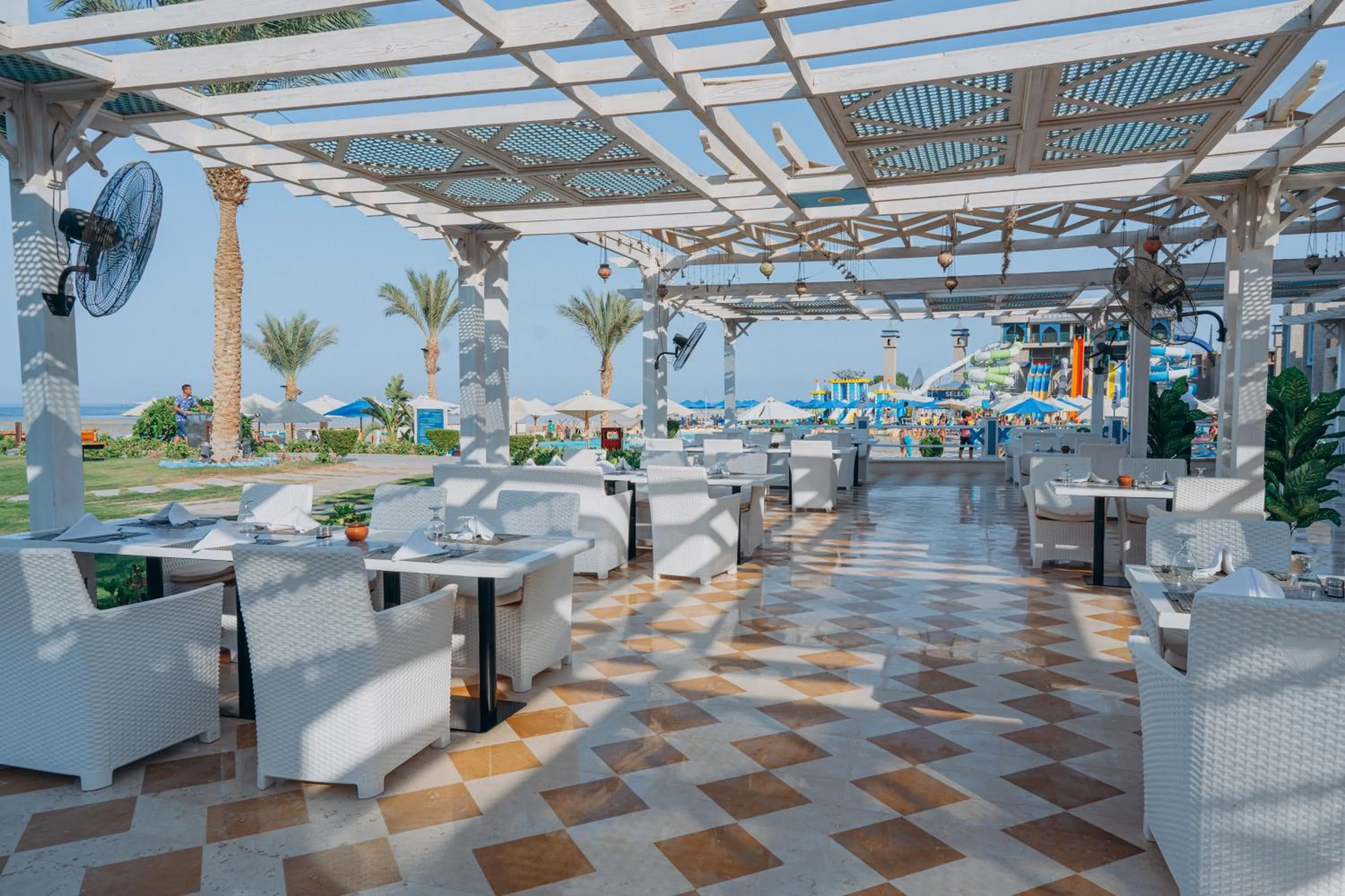 Restaurant/places to eat in Gravity Hotel & Aqua Park Sahl Hasheesh Families and Couples Only
