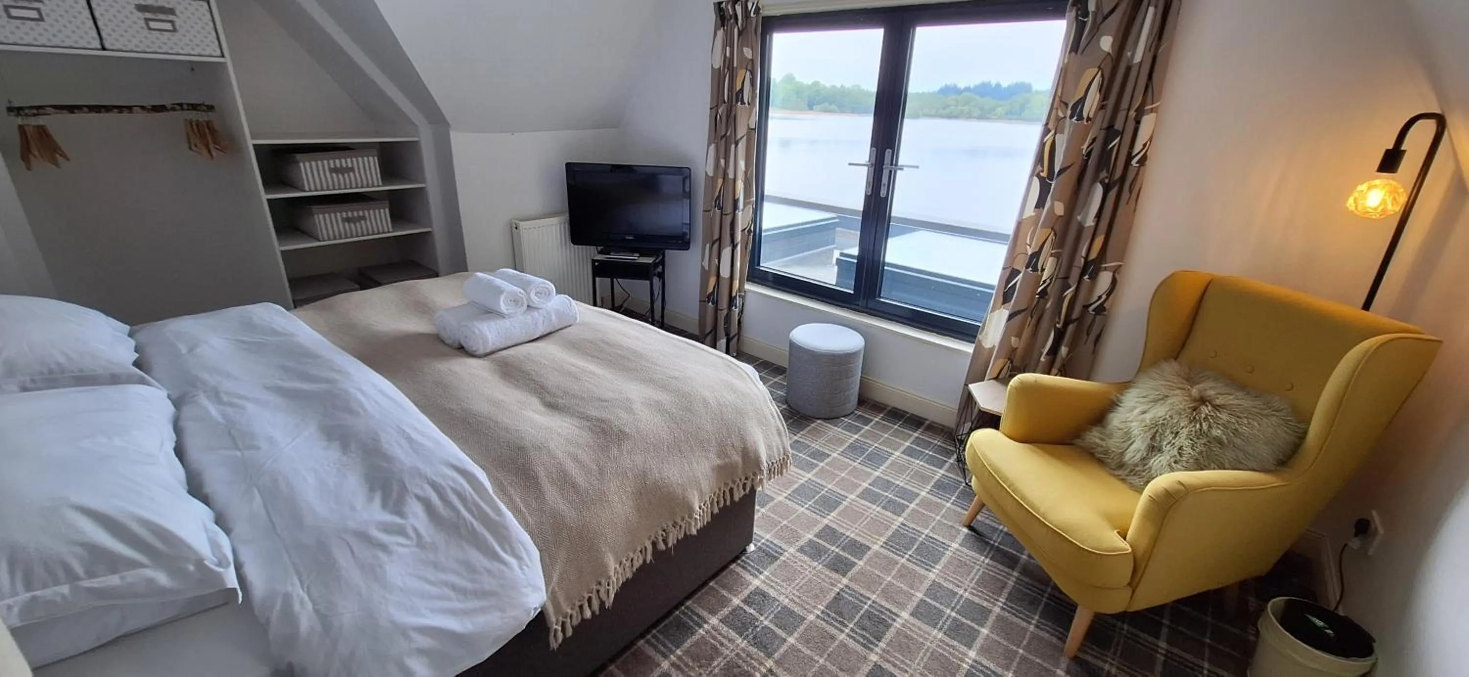Bedroom, Bed in Lochend Chalets