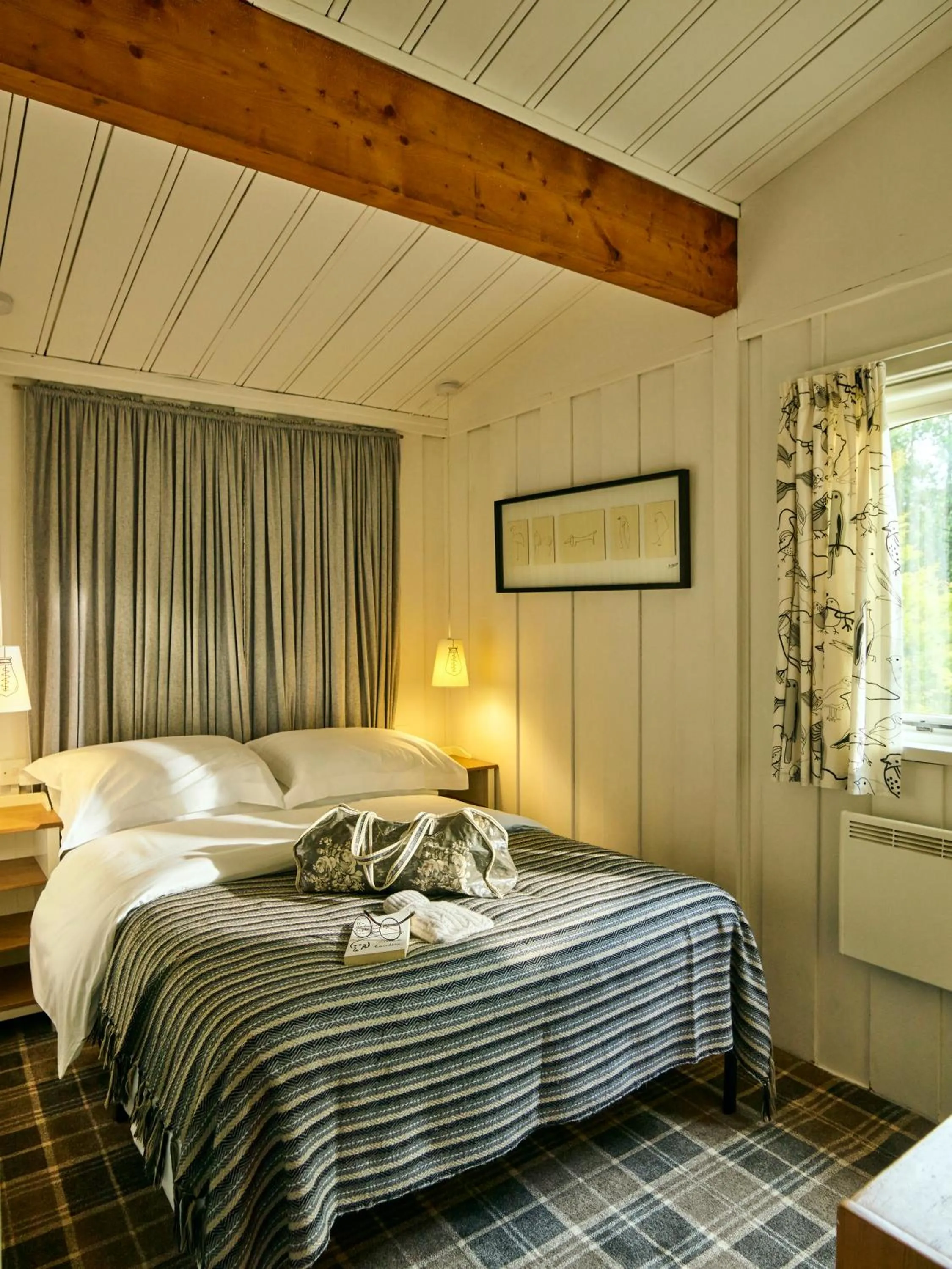 Bedroom, Bed in Lochend Chalets