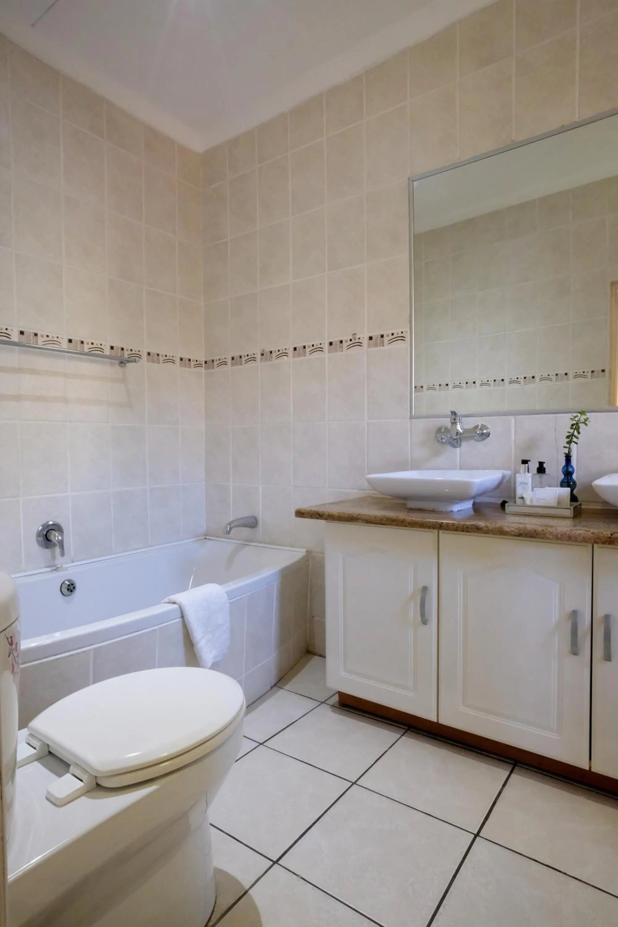 Toilet in Whalesong Guest House