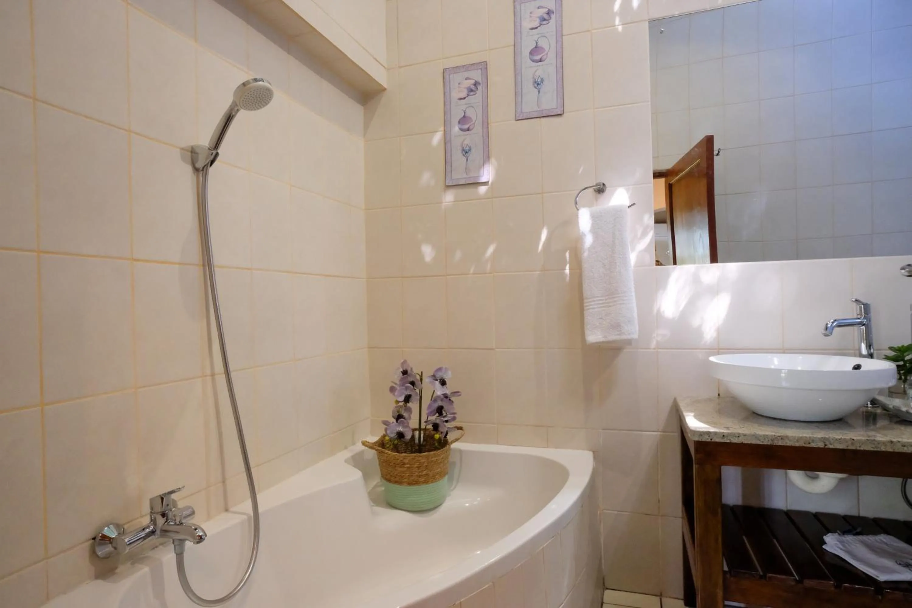 Bath in Whalesong Guest House