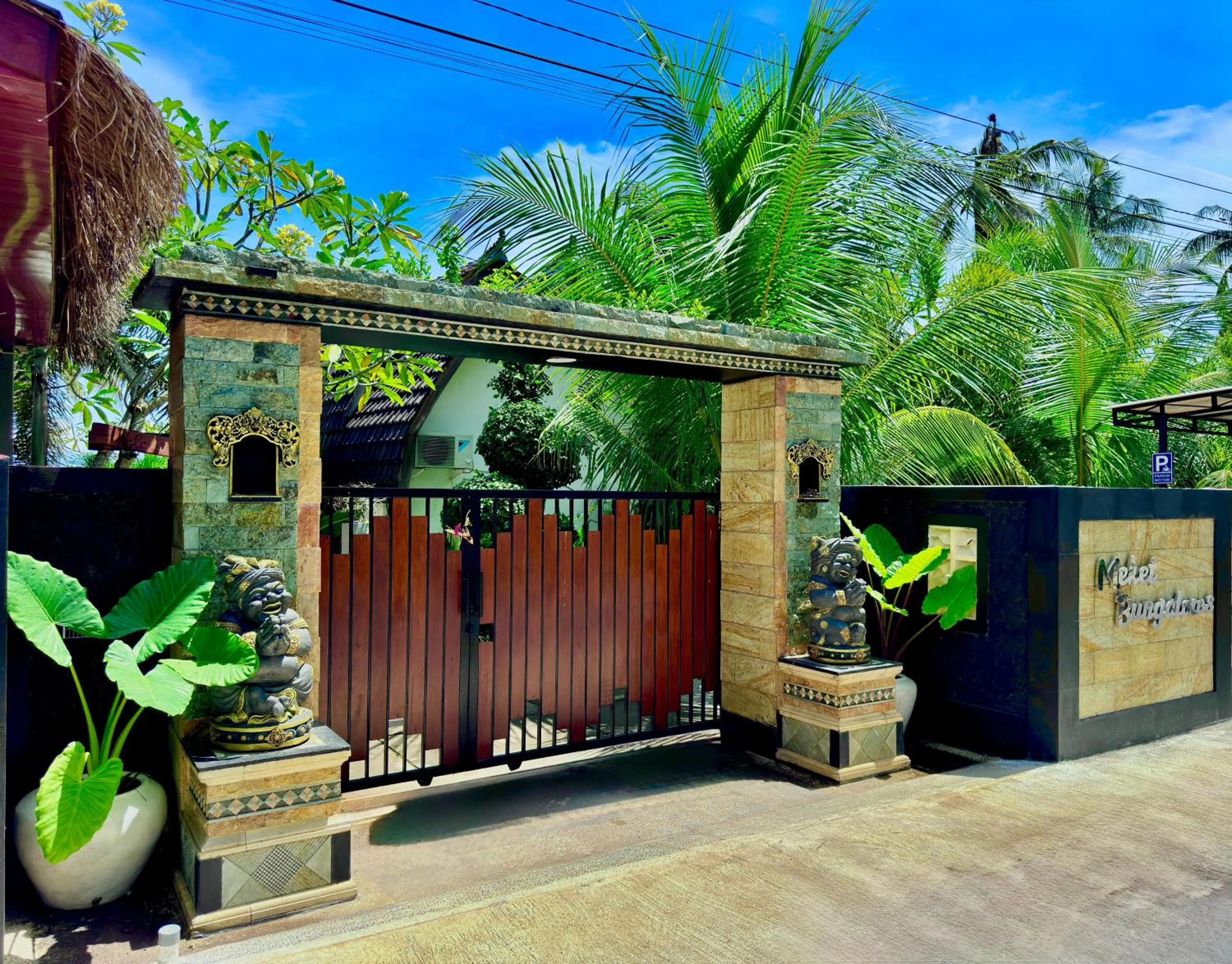 Facade/entrance in Meket Bungalows