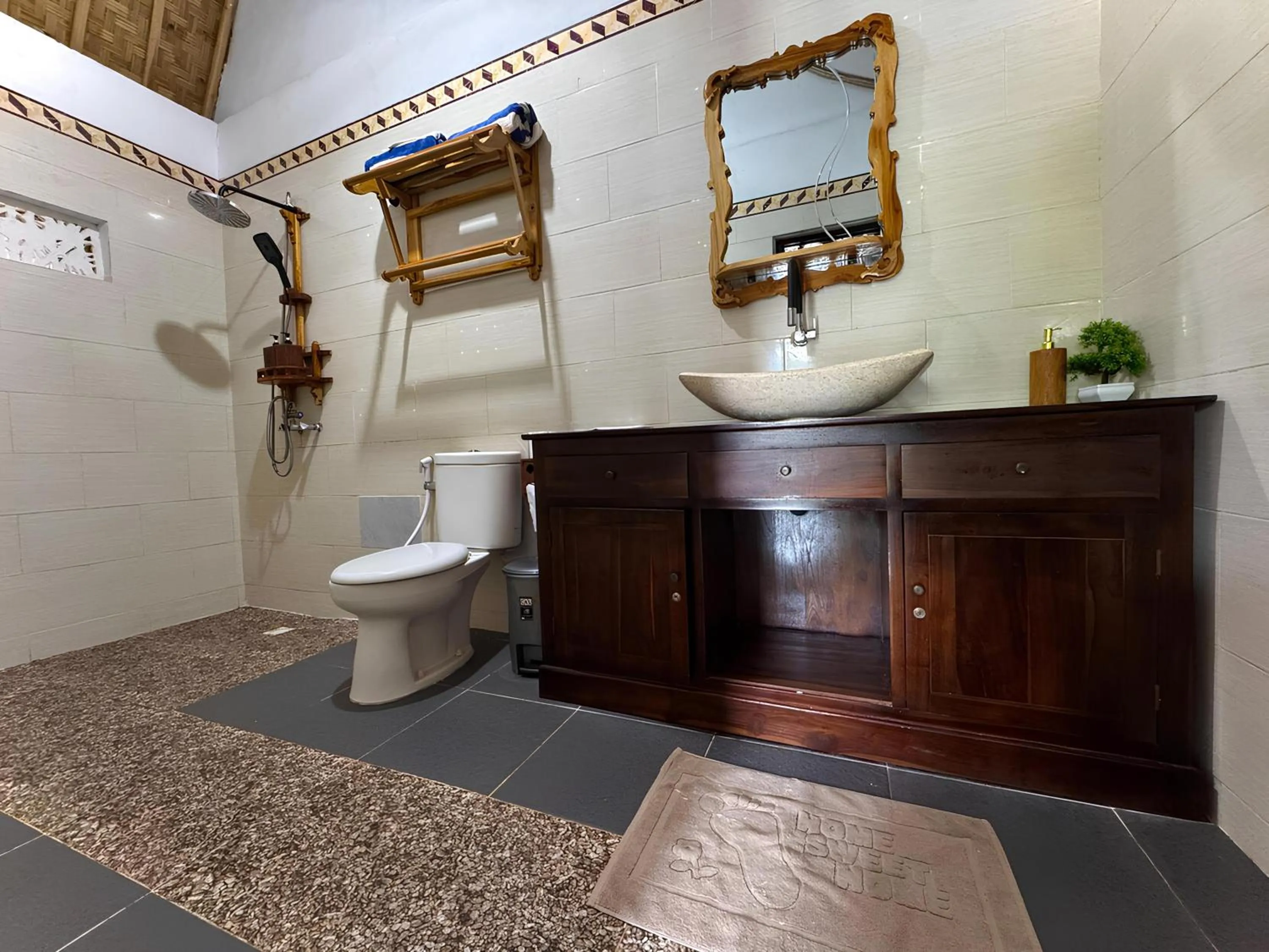 Shower in Meket Bungalows