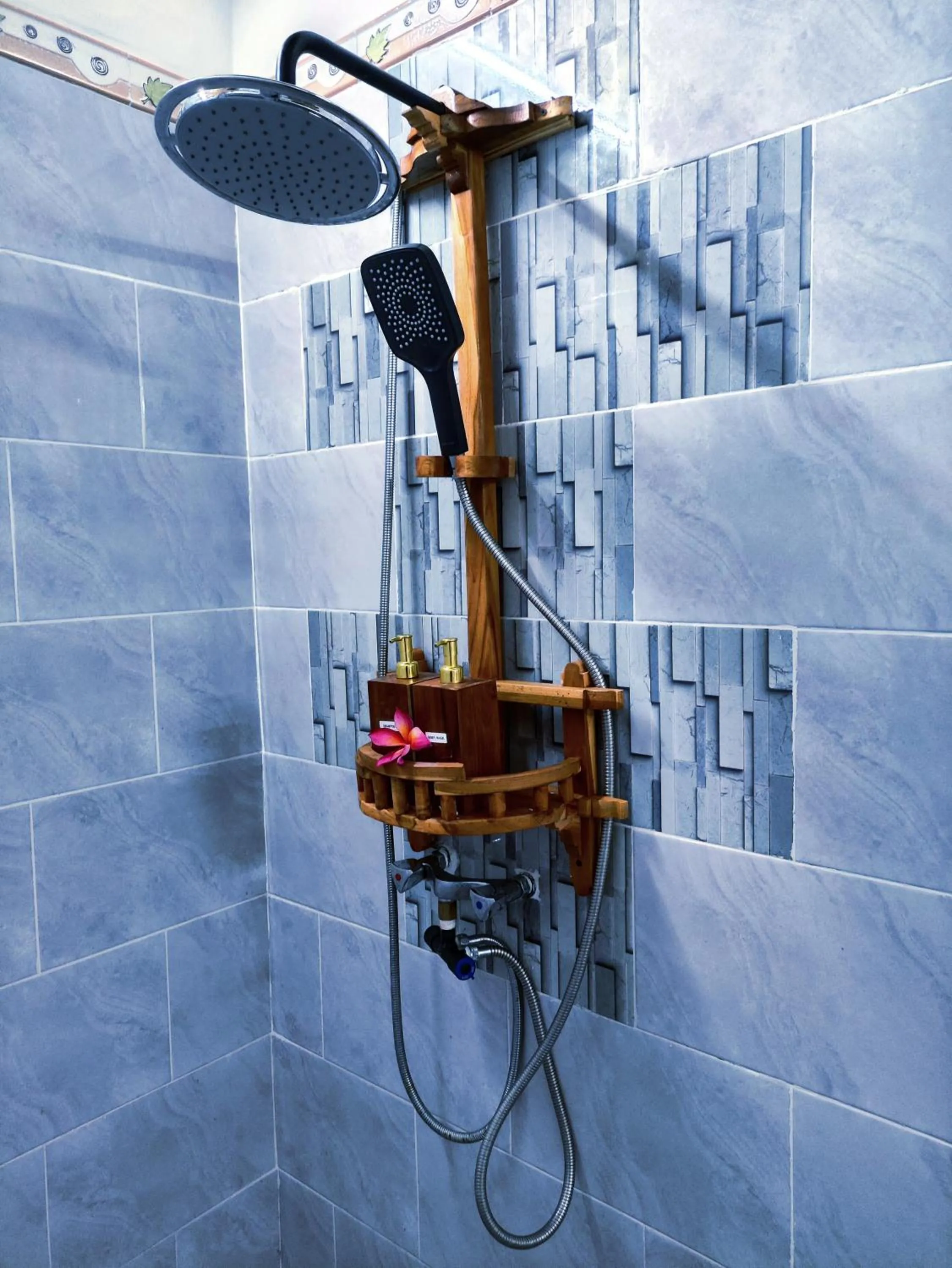 Shower in Meket Bungalows