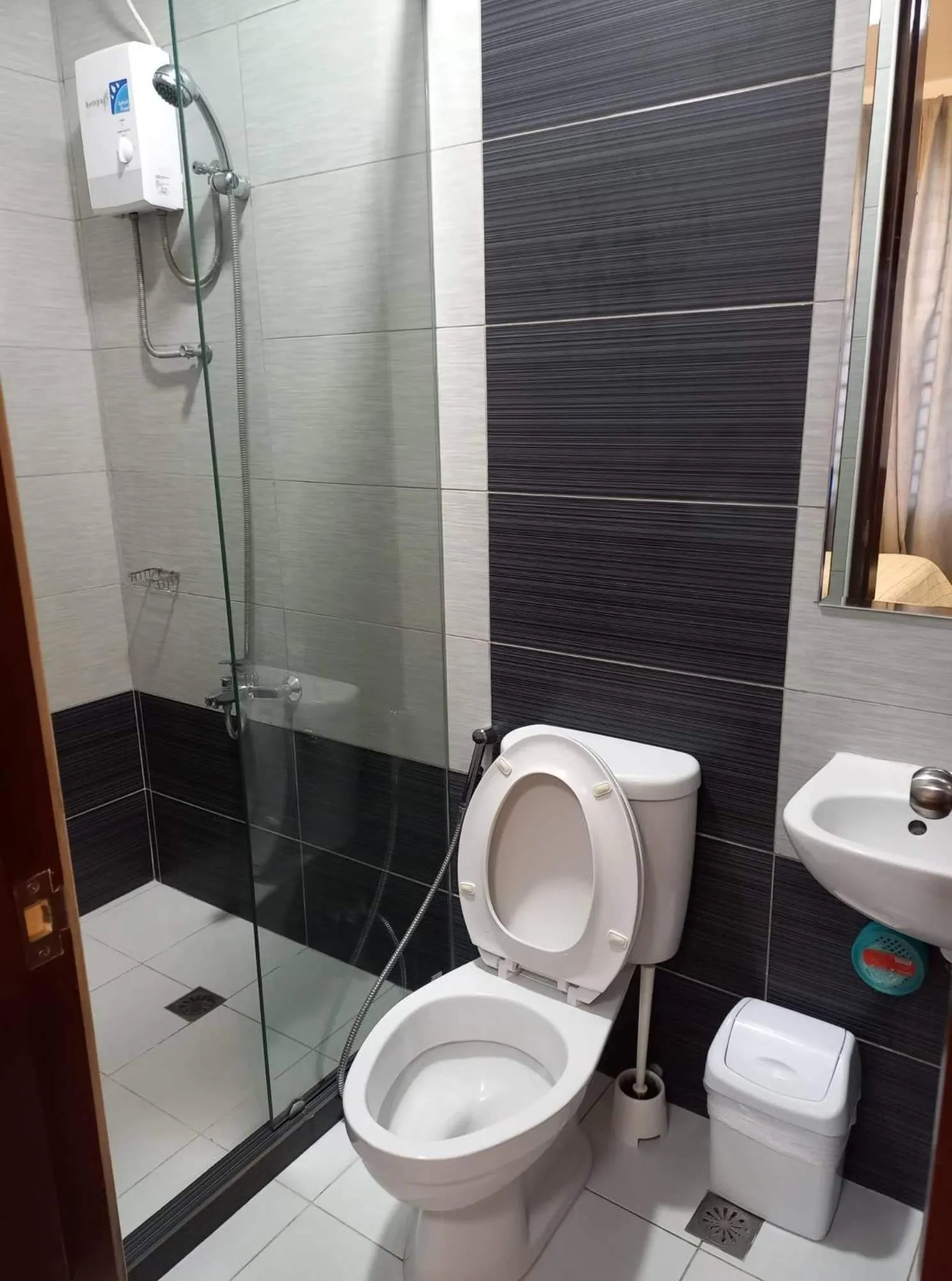 Toilet in GLC SUITES