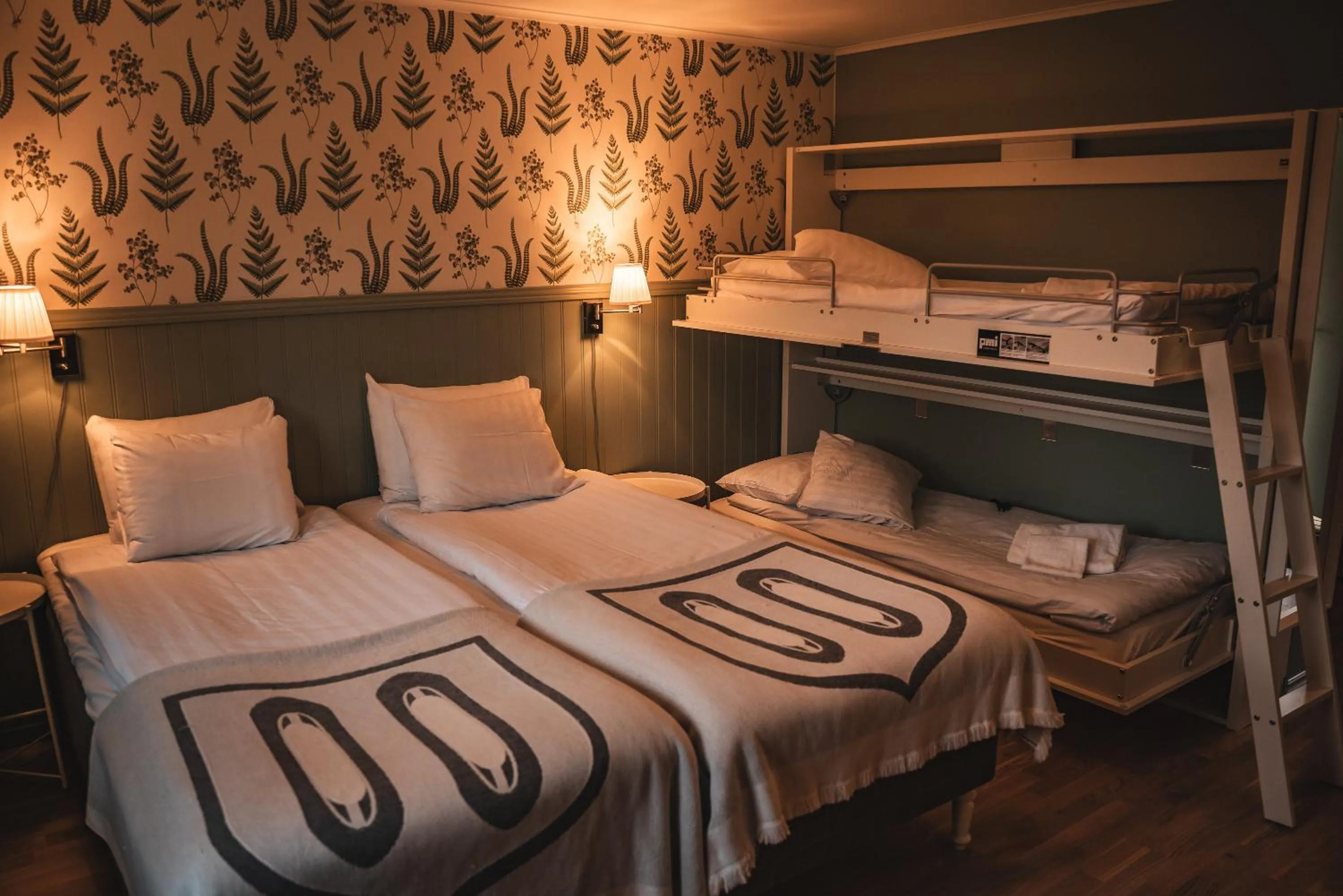 Property building, Bed in Två Skyttlar