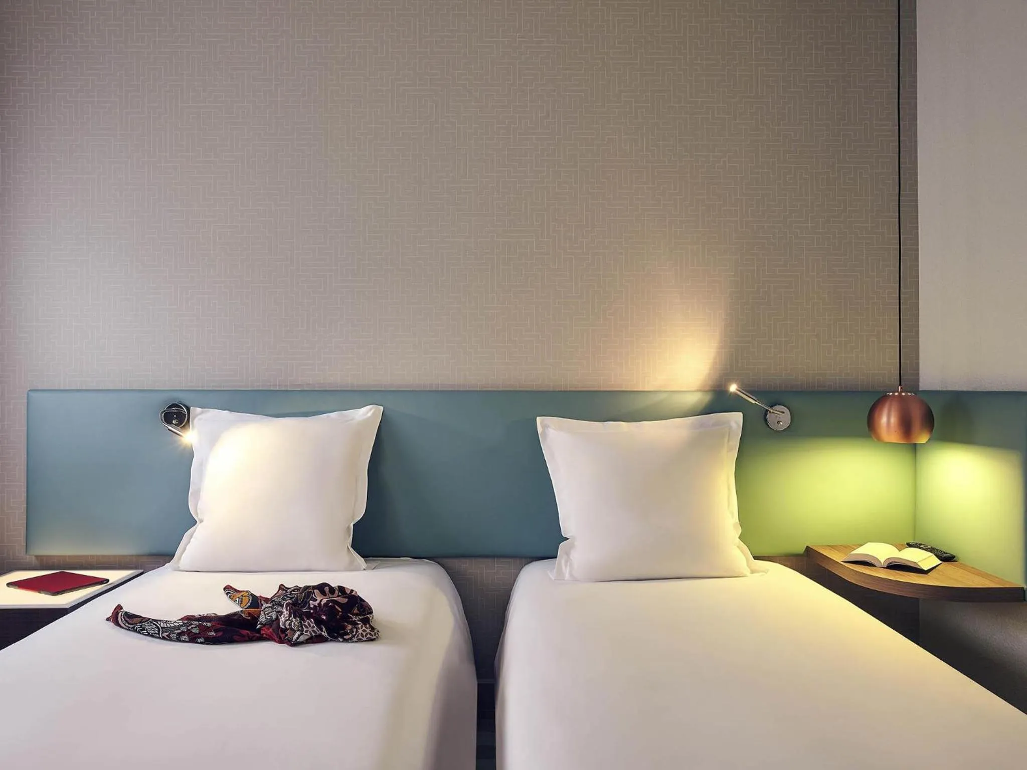 Bedroom, Bed in Hôtel Mercure Marne-la-Vallée Bussy St Georges