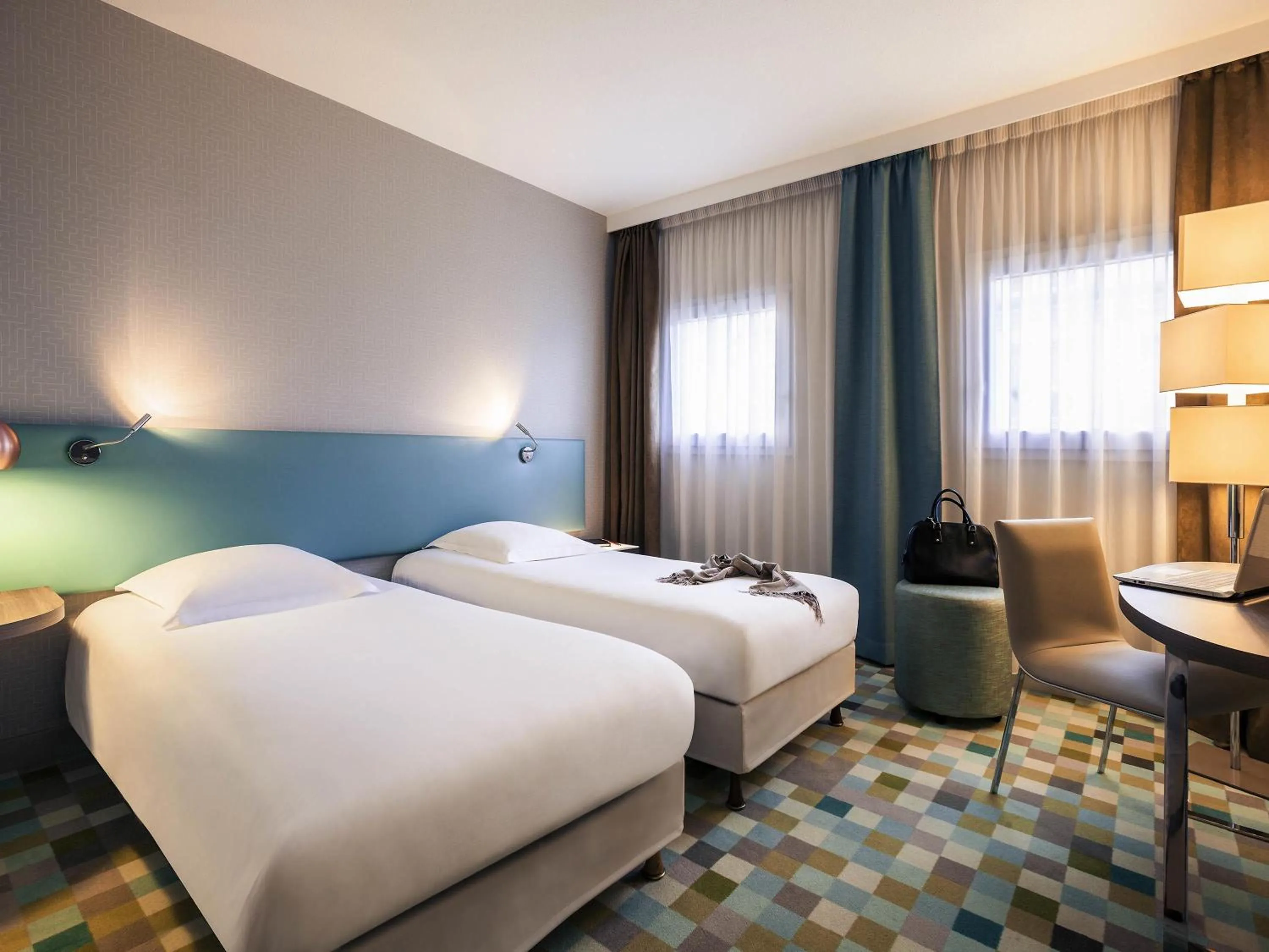 Bedroom, Bed in Hôtel Mercure Marne-la-Vallée Bussy St Georges