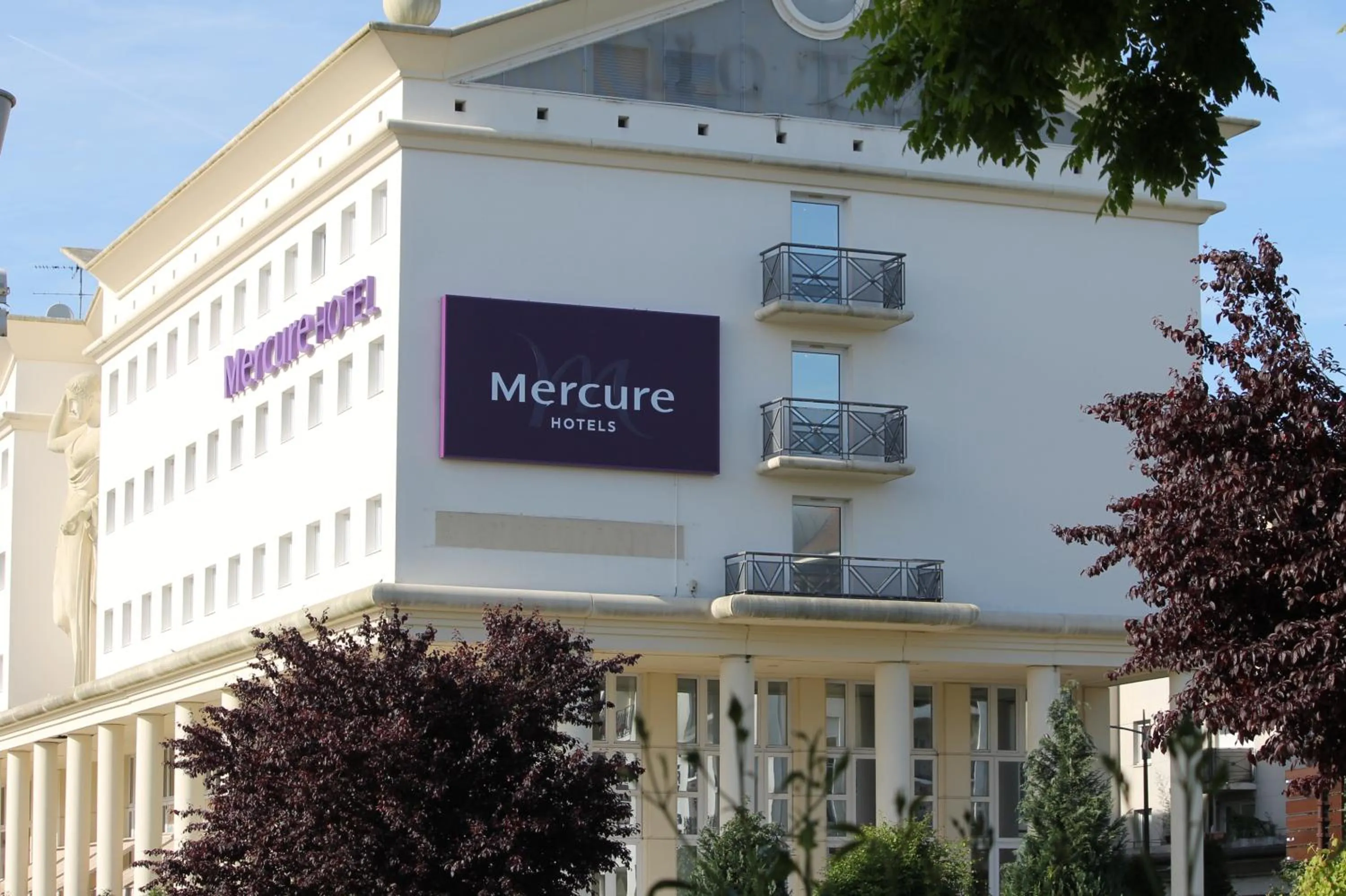 Property building in Hôtel Mercure Marne-la-Vallée Bussy St Georges