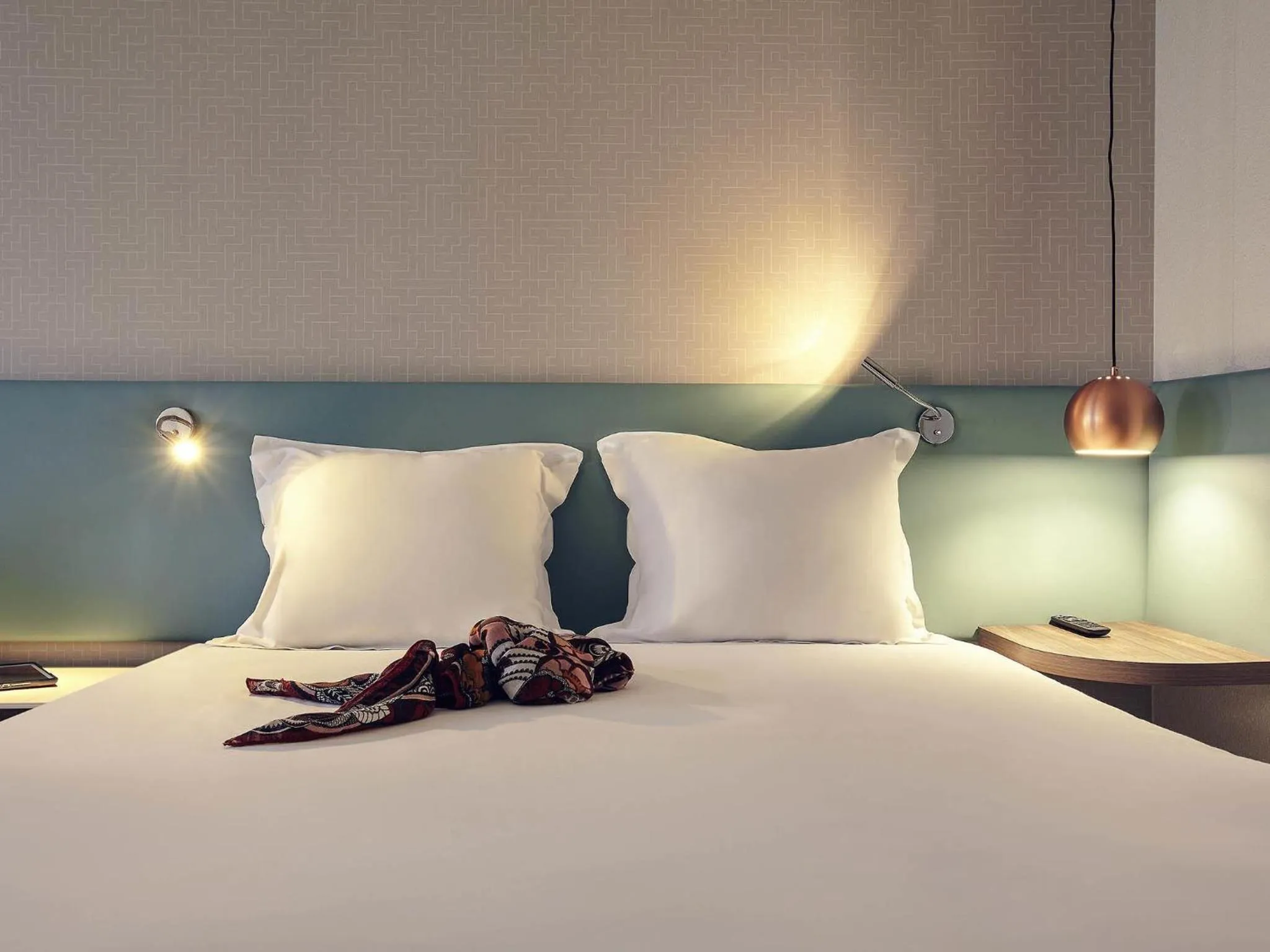 Bedroom, Bed in Hôtel Mercure Marne-la-Vallée Bussy St Georges