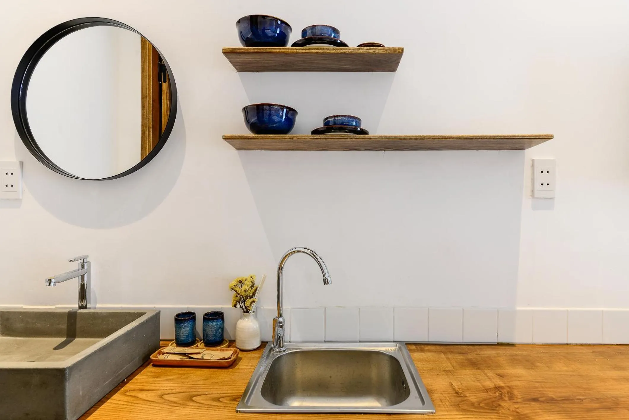 Communal kitchen in Leaf Signature Hotel - Lá Group