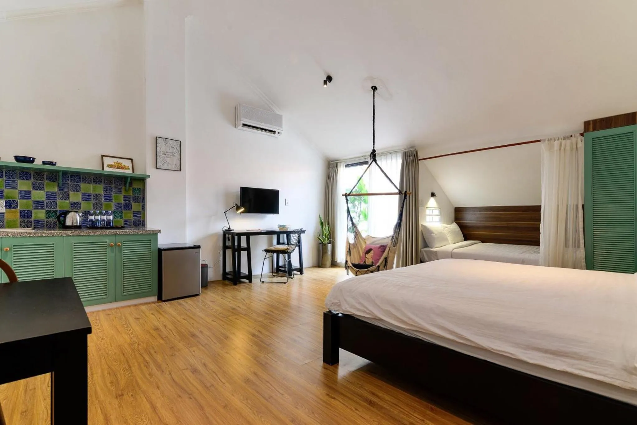 room service in Leaf Signature Hotel - Lá Group