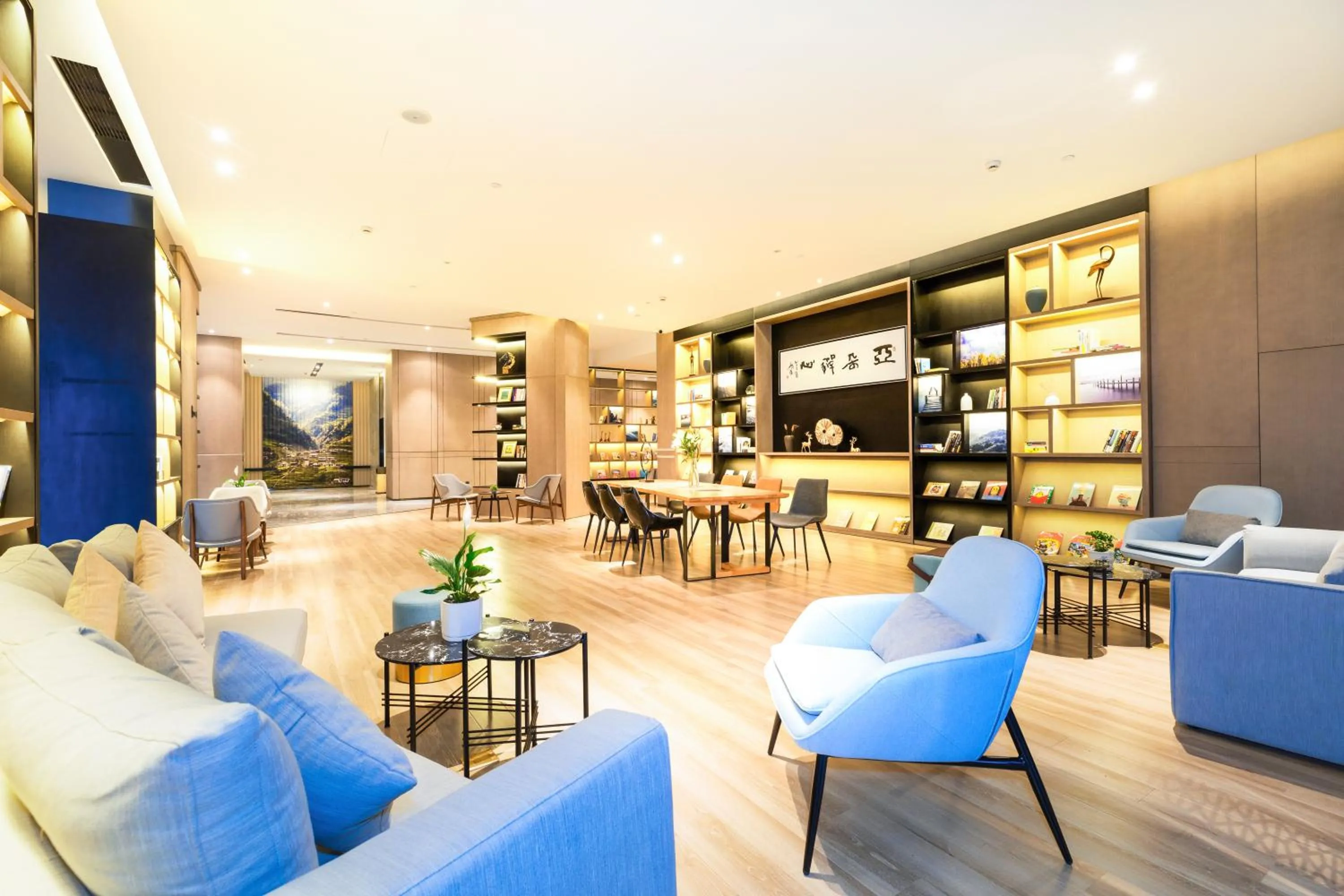 Communal lounge/ TV room in Atour Jiaozhou Qingdao Hotel