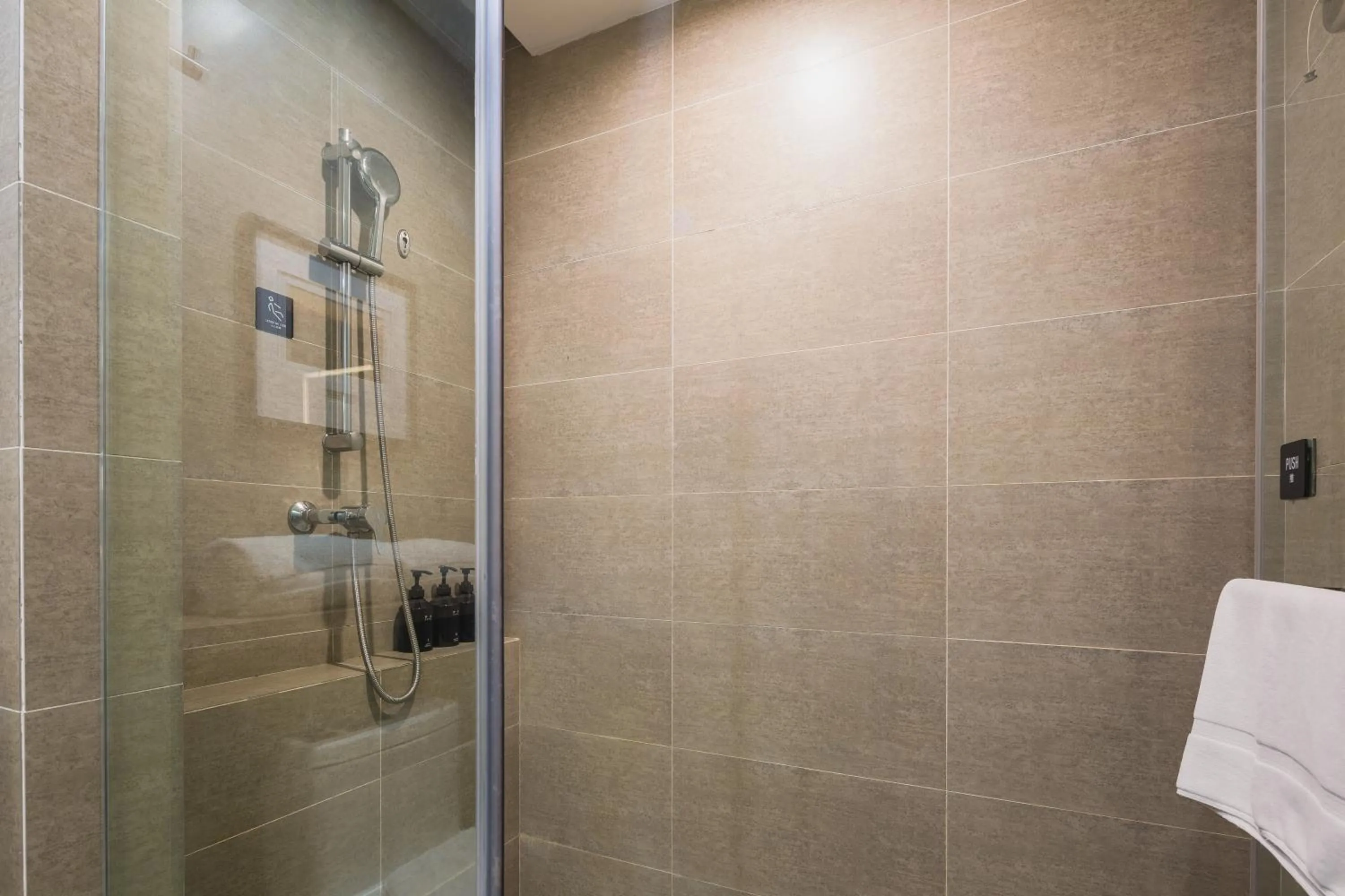 Shower in Atour Jiaozhou Qingdao Hotel